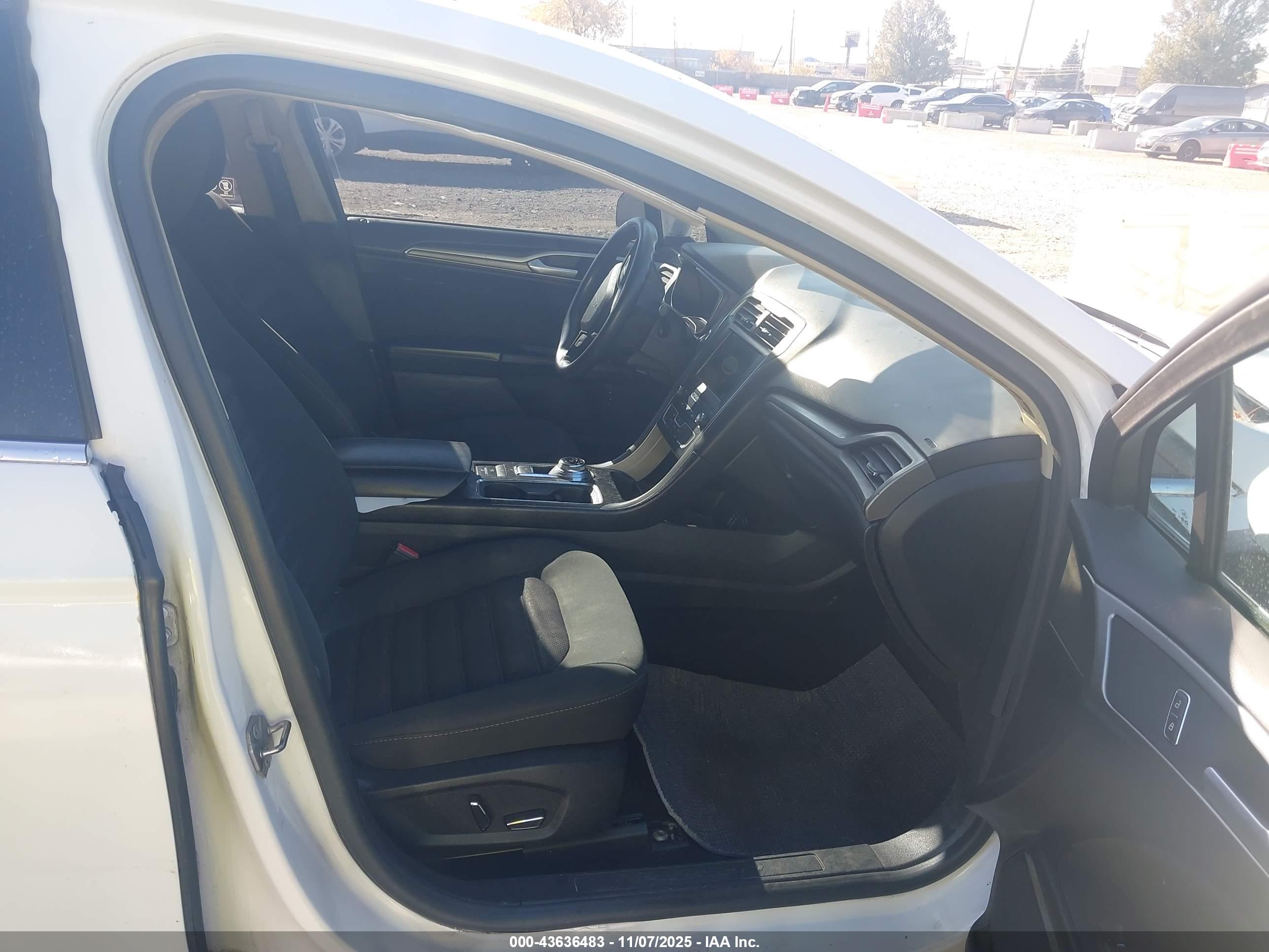FORD FUSION image 5