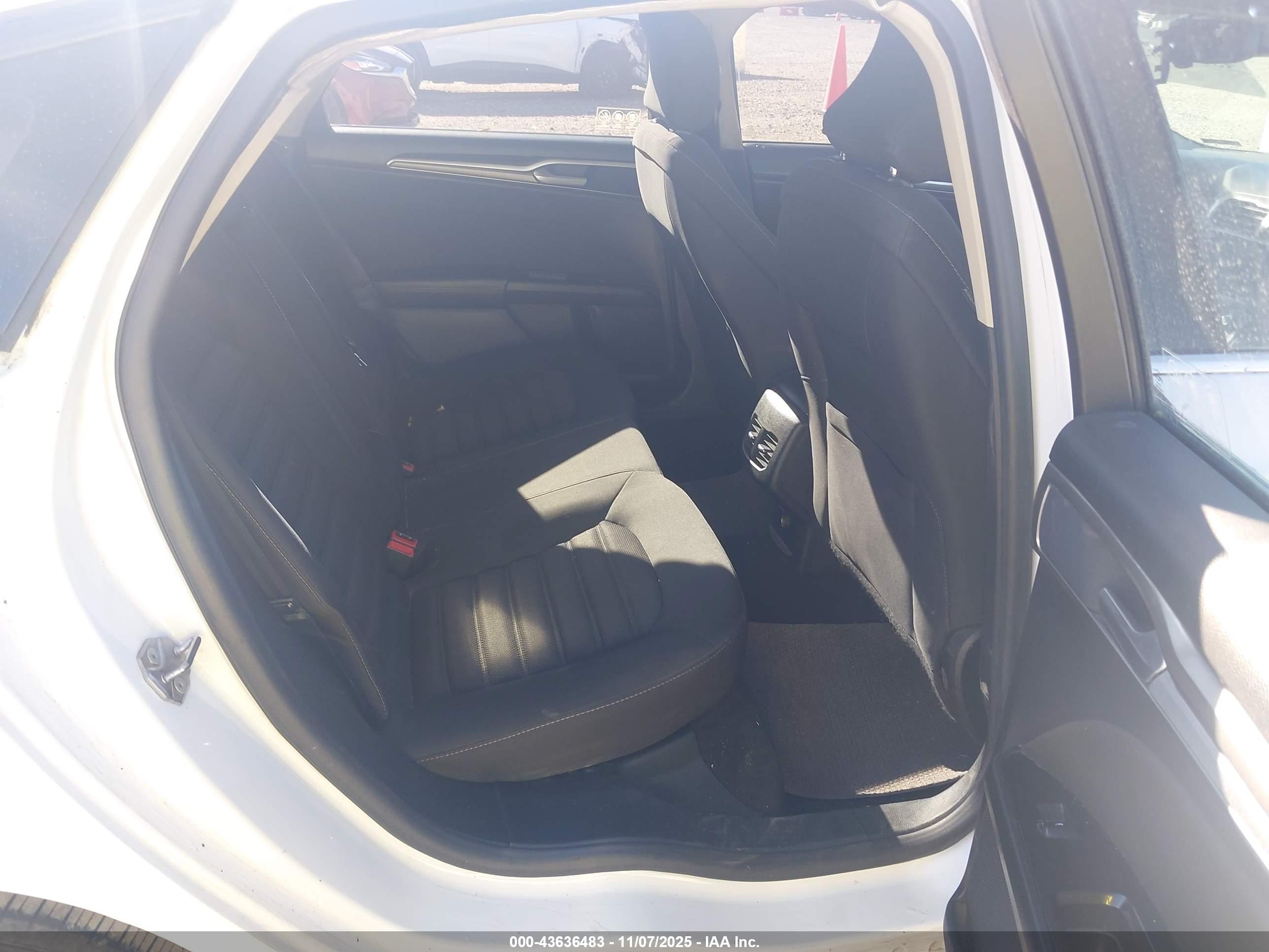 FORD FUSION image 8