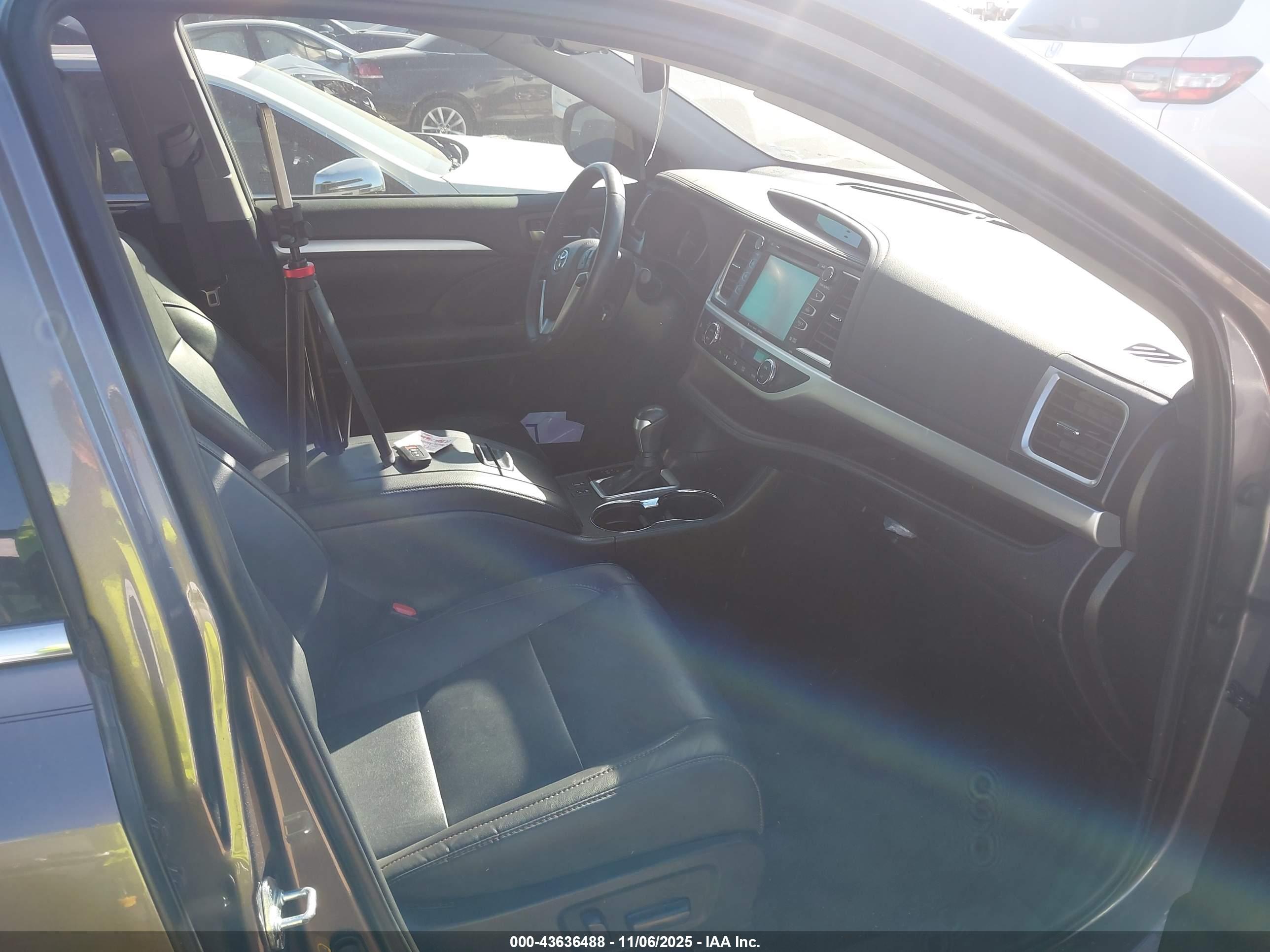 TOYOTA HIGHLANDER image 5