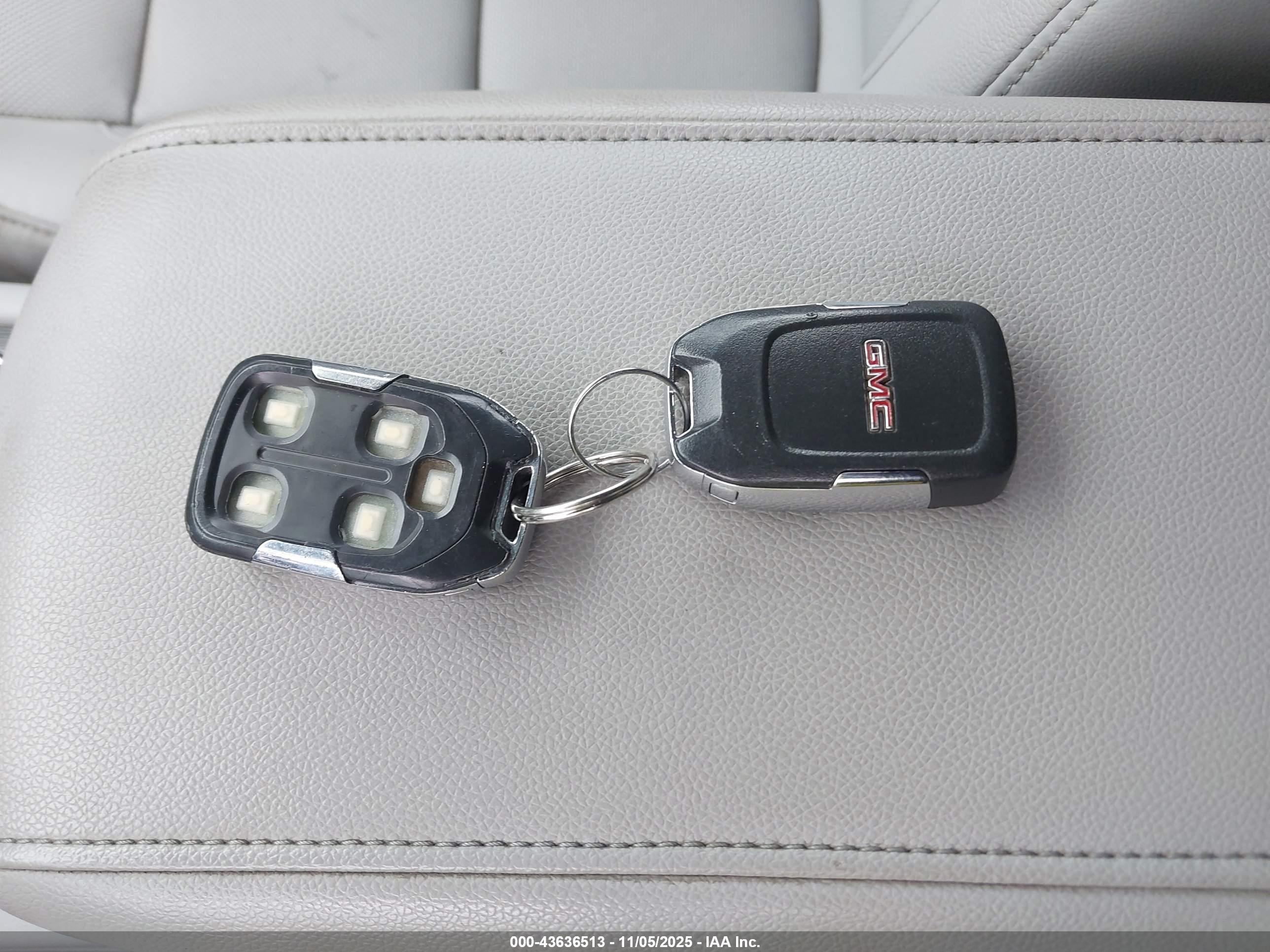 GMC ACADIA image 11