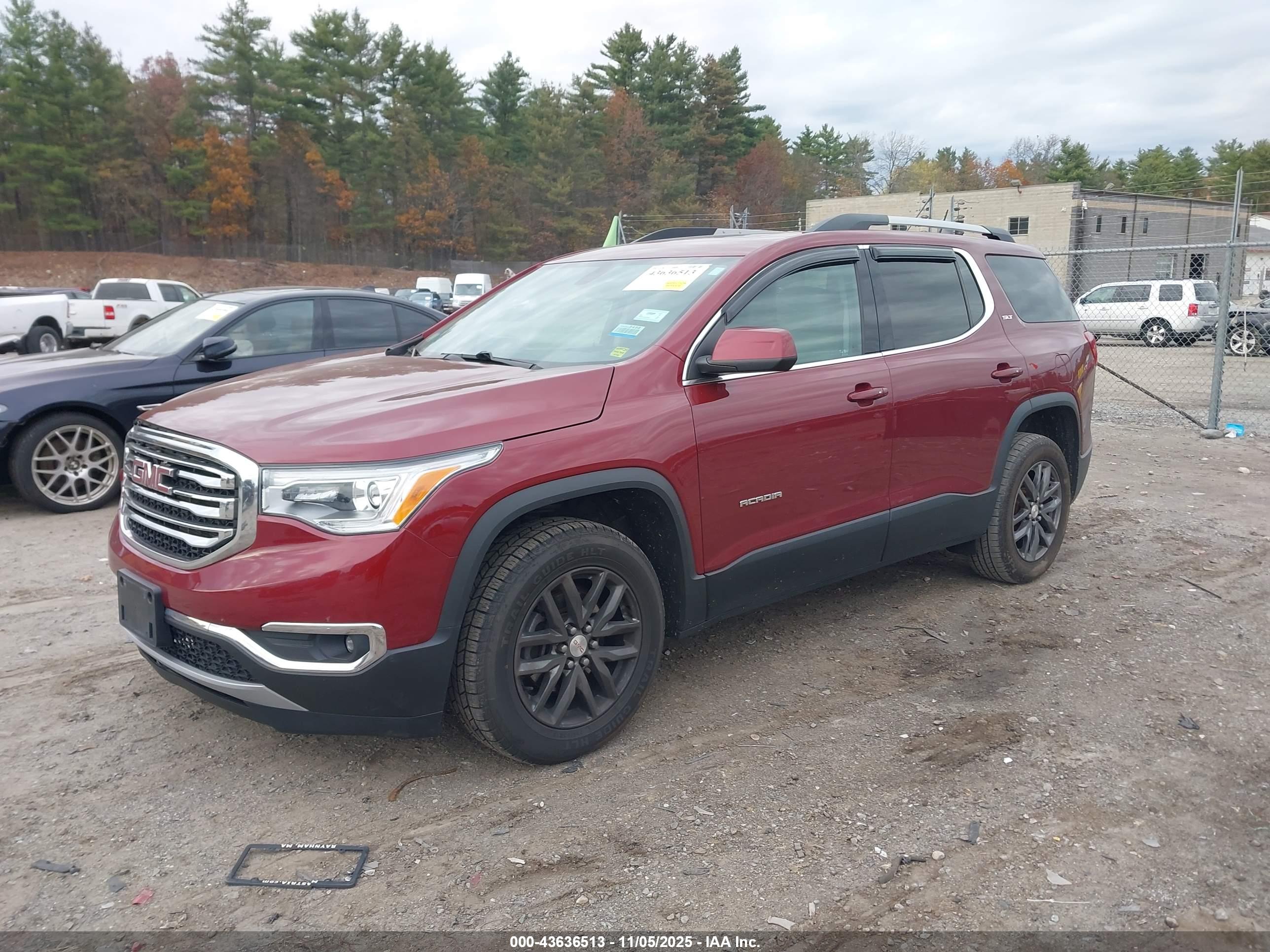 GMC ACADIA image 2