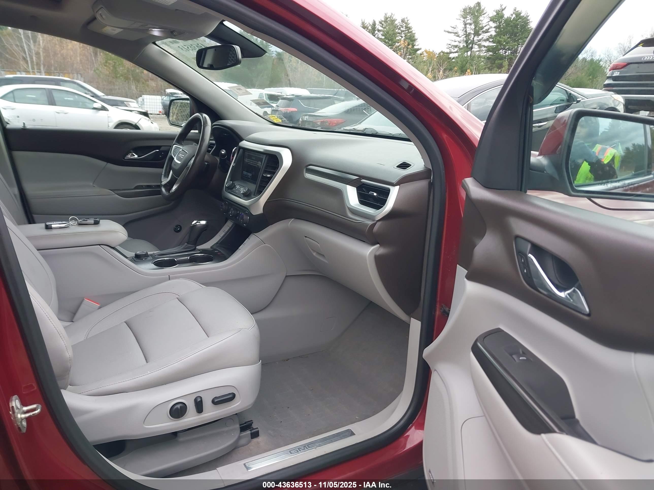 GMC ACADIA image 5