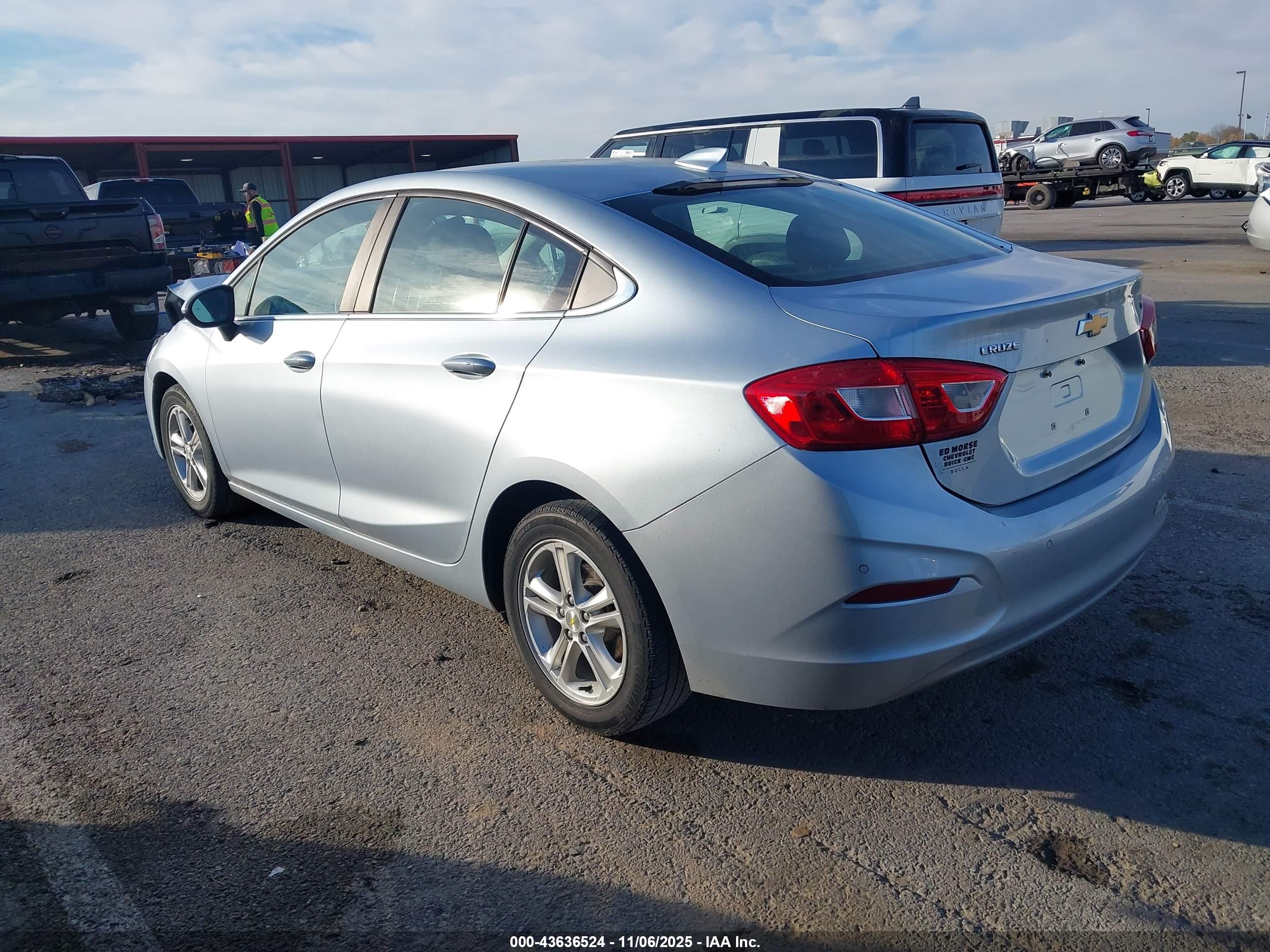 CHEVROLET CRUZE image 3