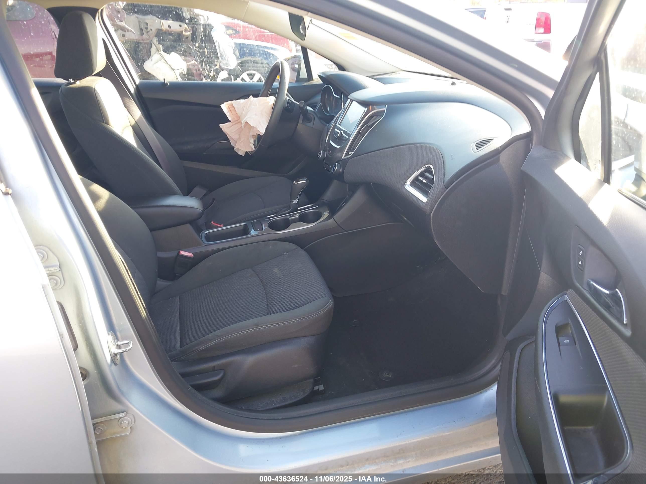 CHEVROLET CRUZE image 5