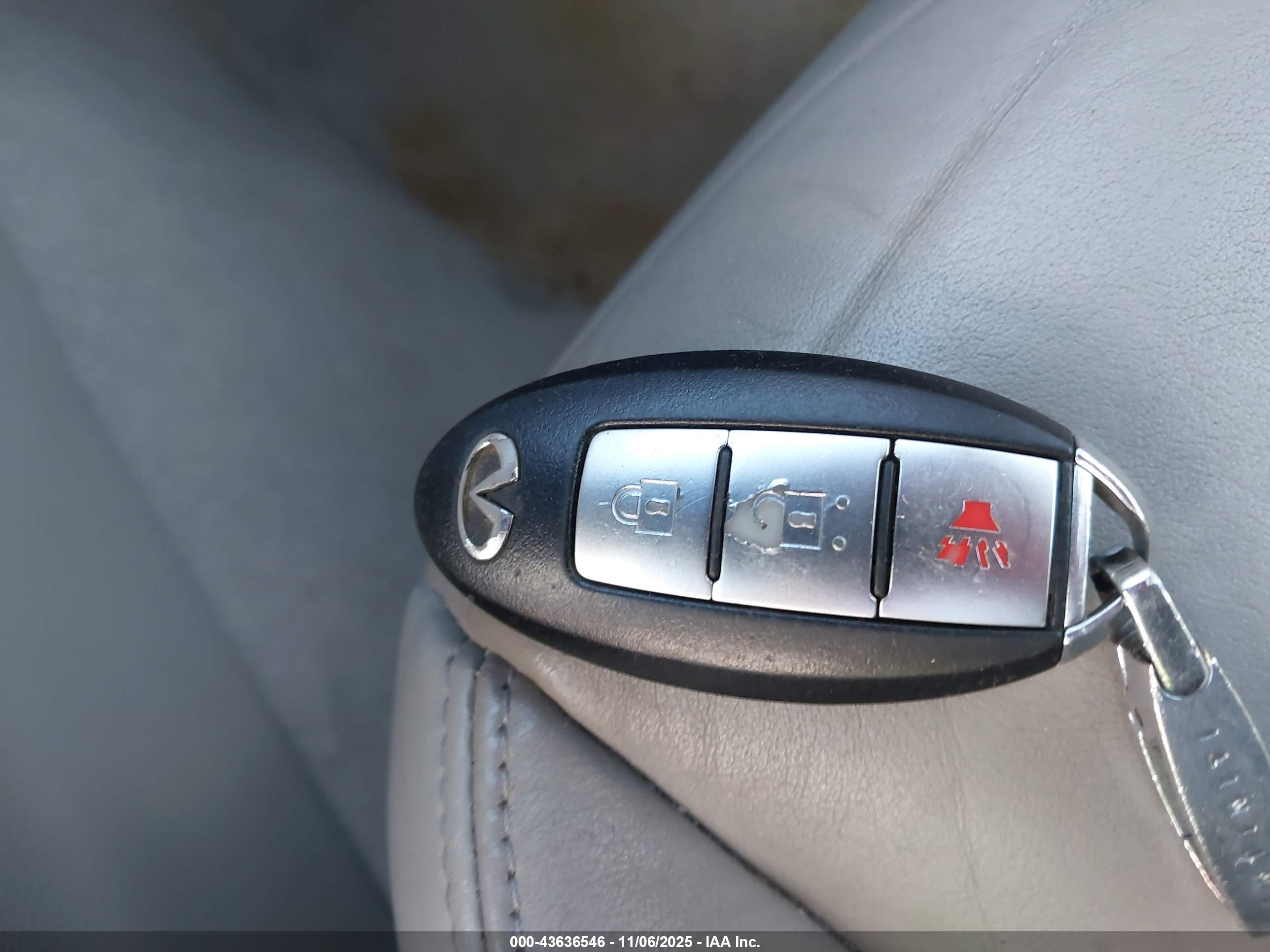 INFINITI EX35 image 11
