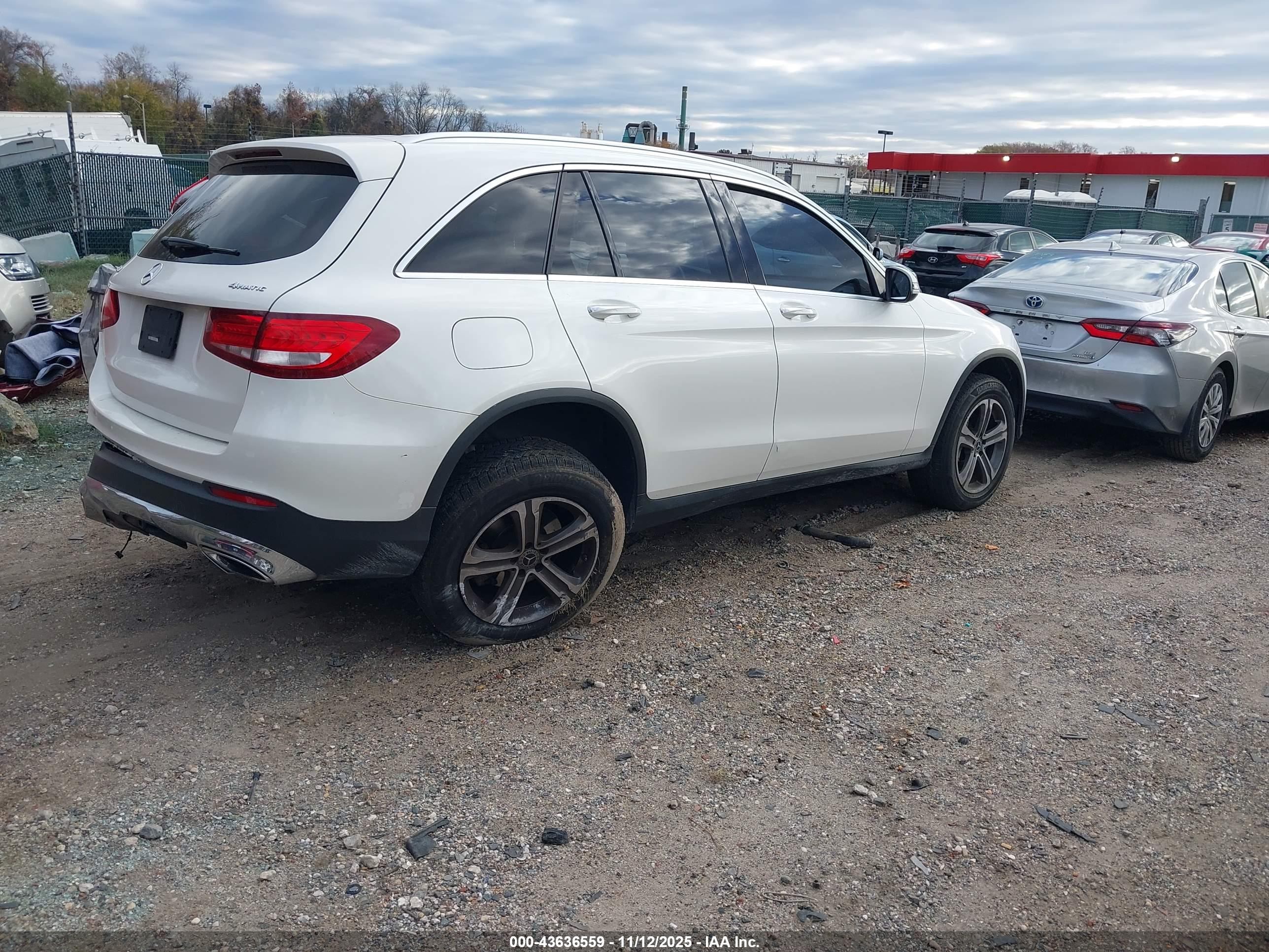 MERCEDES-BENZ GLC image 4