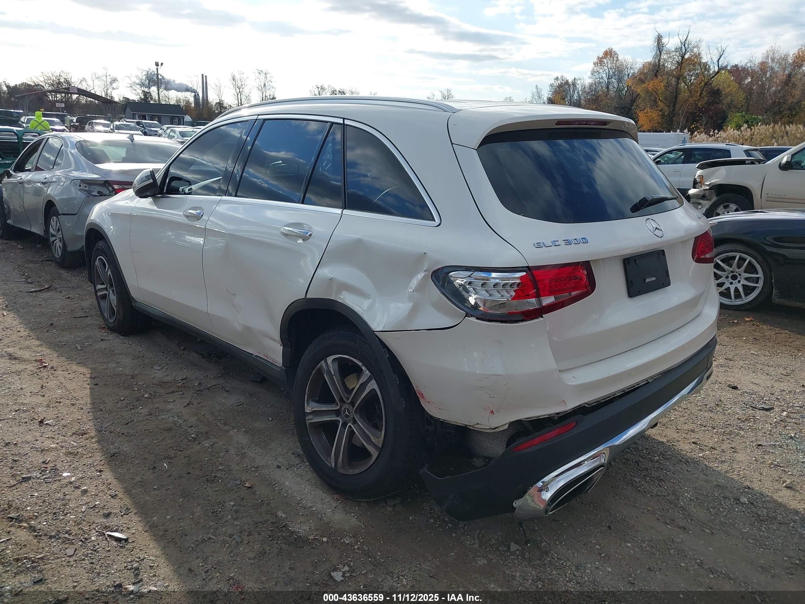 MERCEDES-BENZ GLC image 6