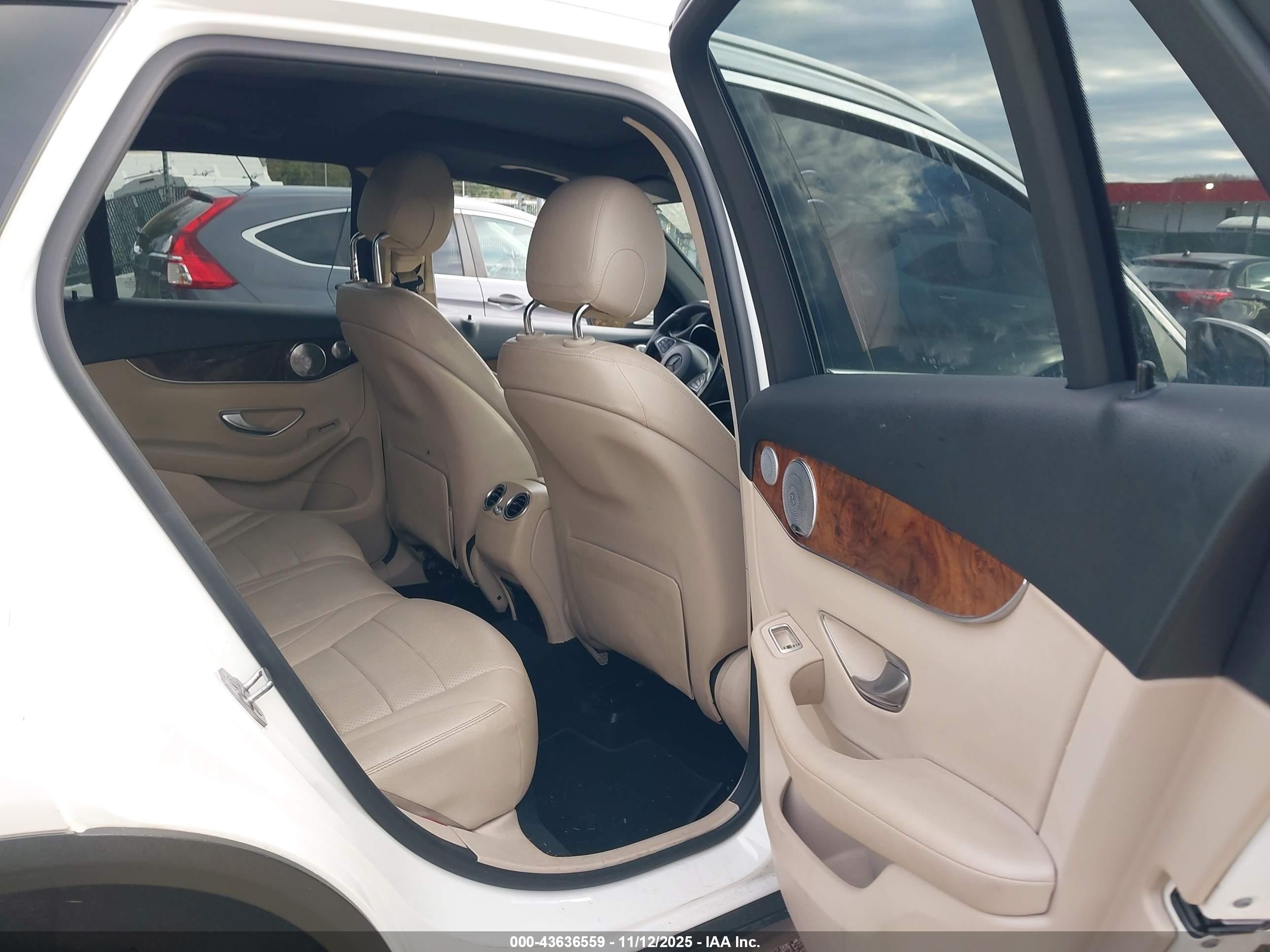 MERCEDES-BENZ GLC image 8