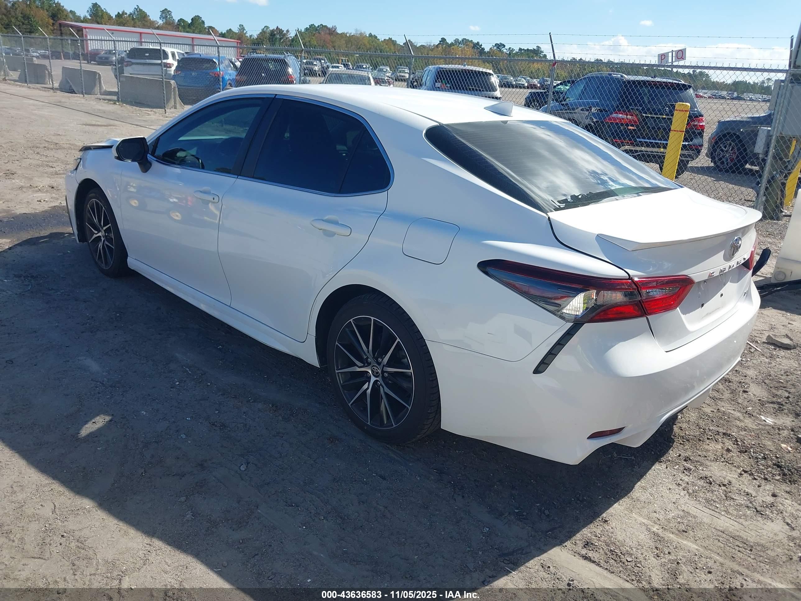 TOYOTA CAMRY image 3