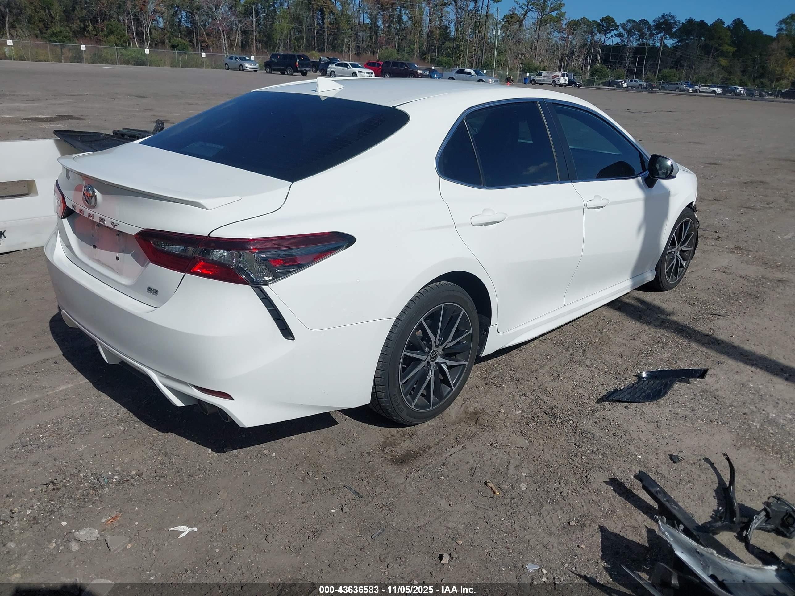 TOYOTA CAMRY image 4
