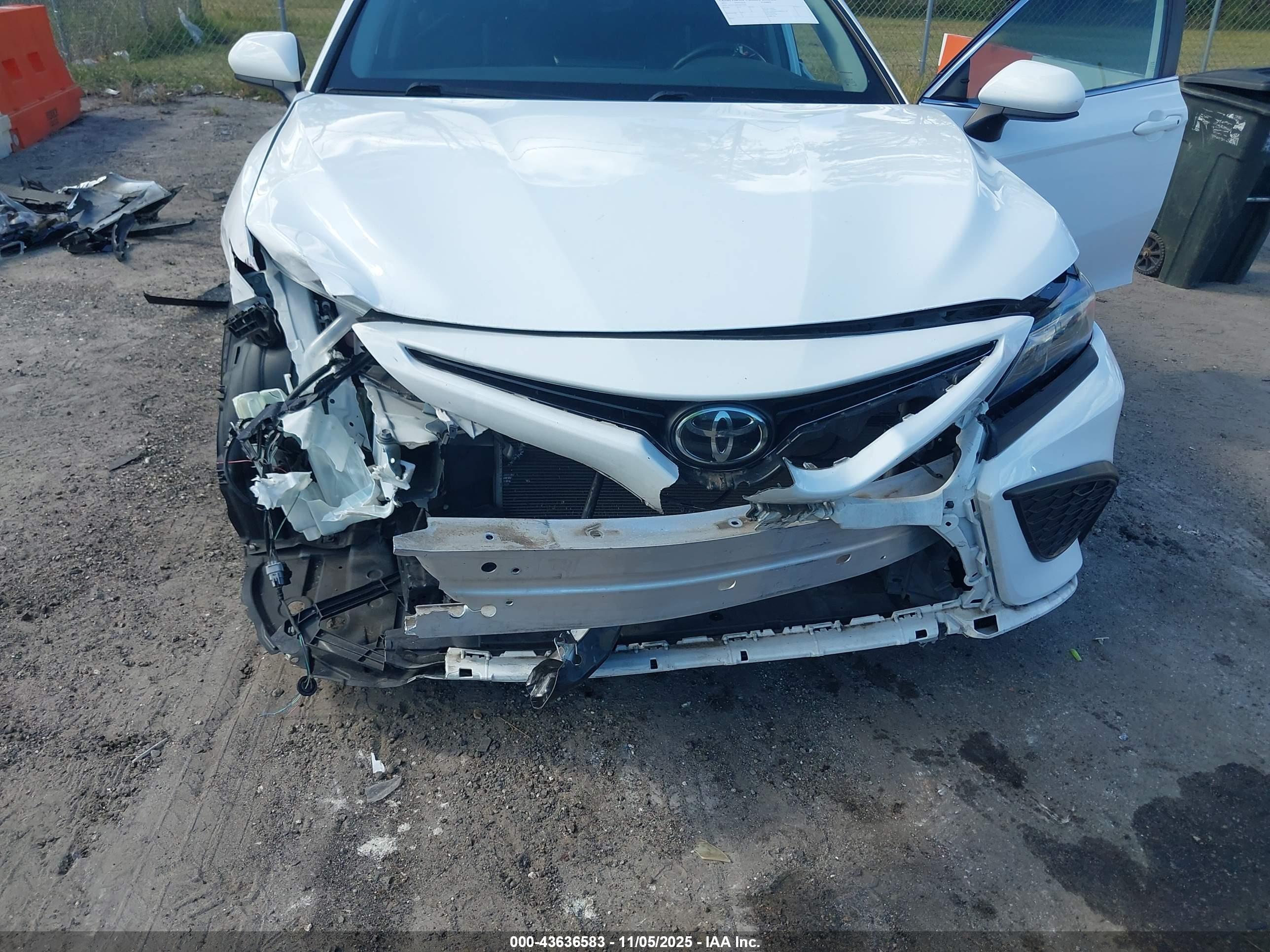 TOYOTA CAMRY image 6