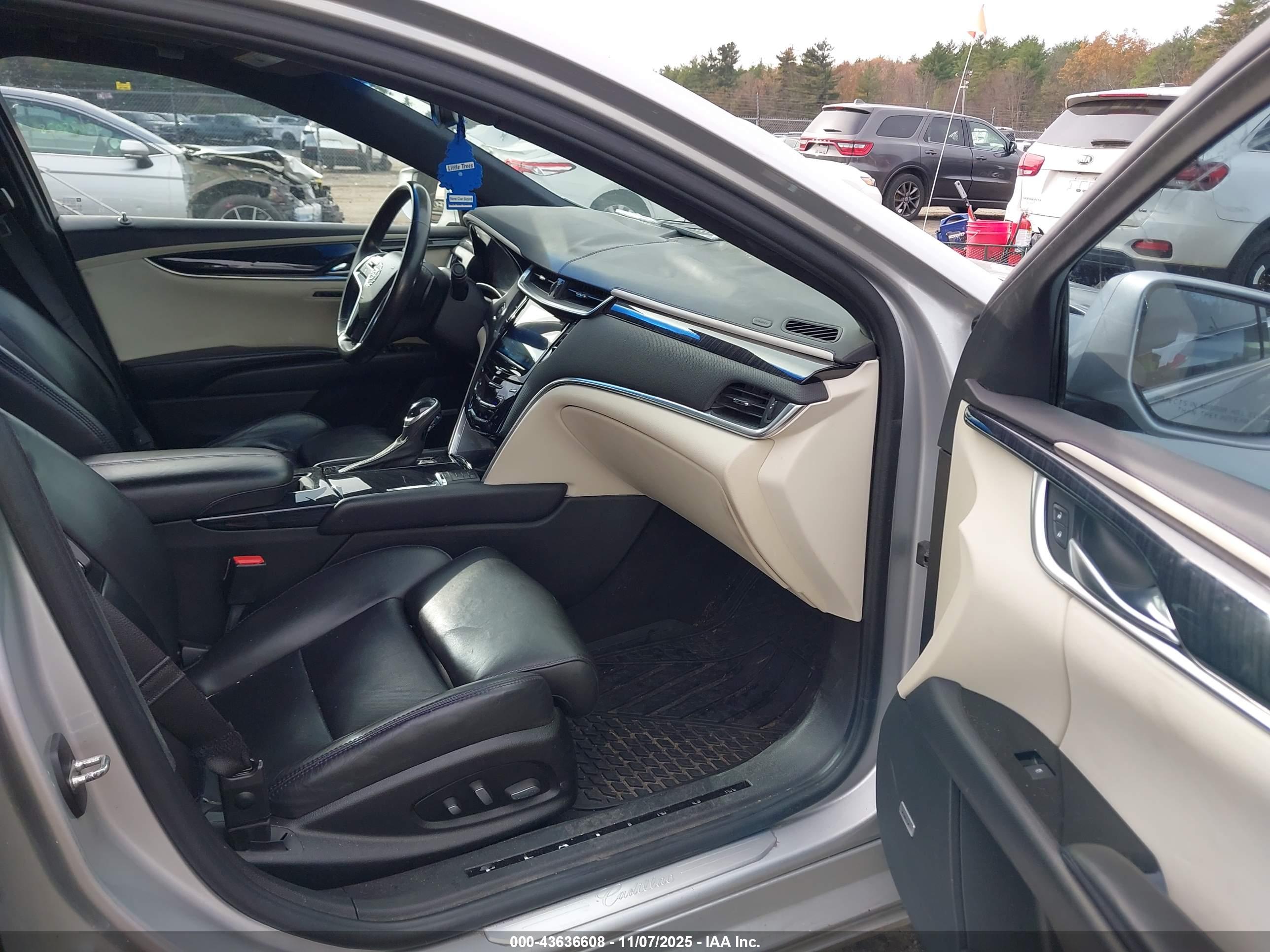 CADILLAC XTS image 5