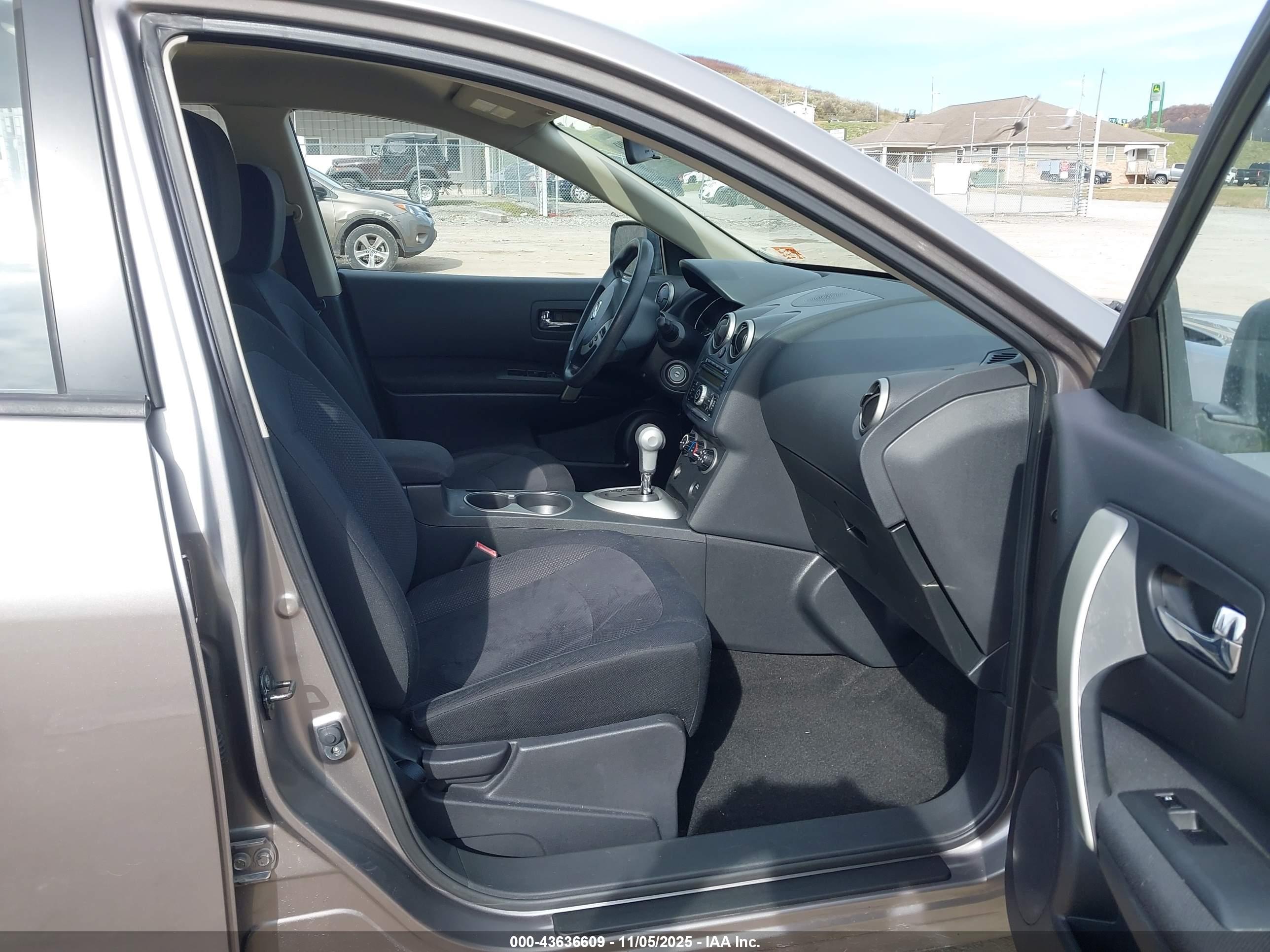 NISSAN ROGUE image 5