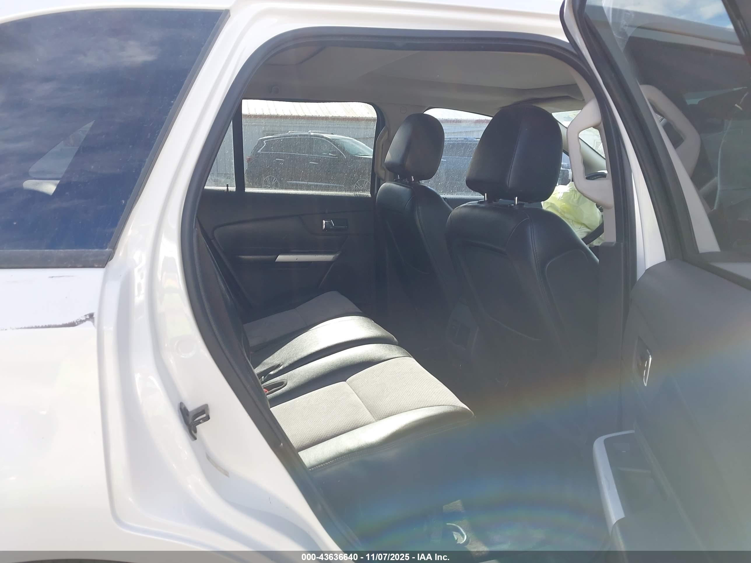 FORD EDGE image 8
