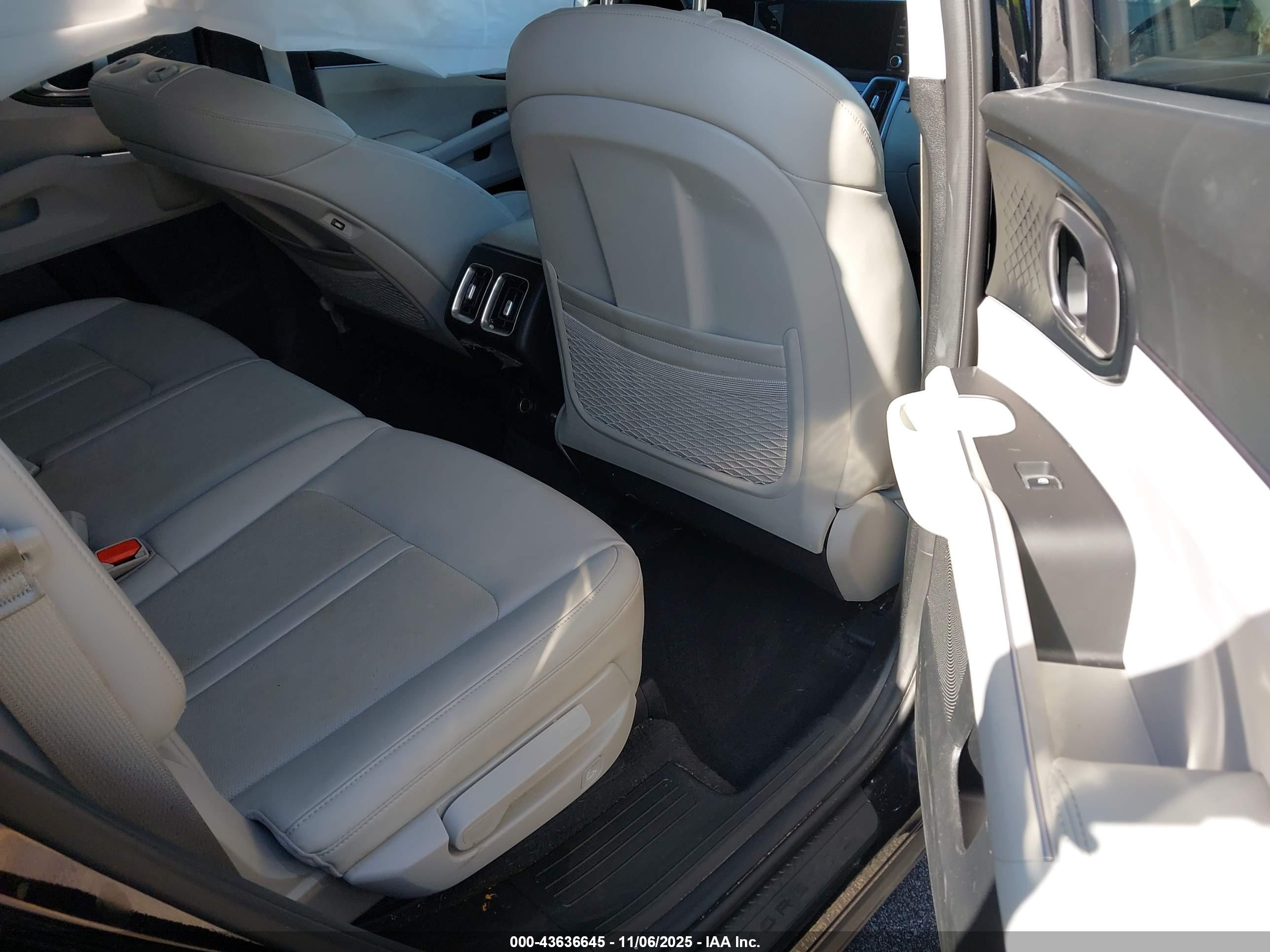 KIA SORENTO image 8
