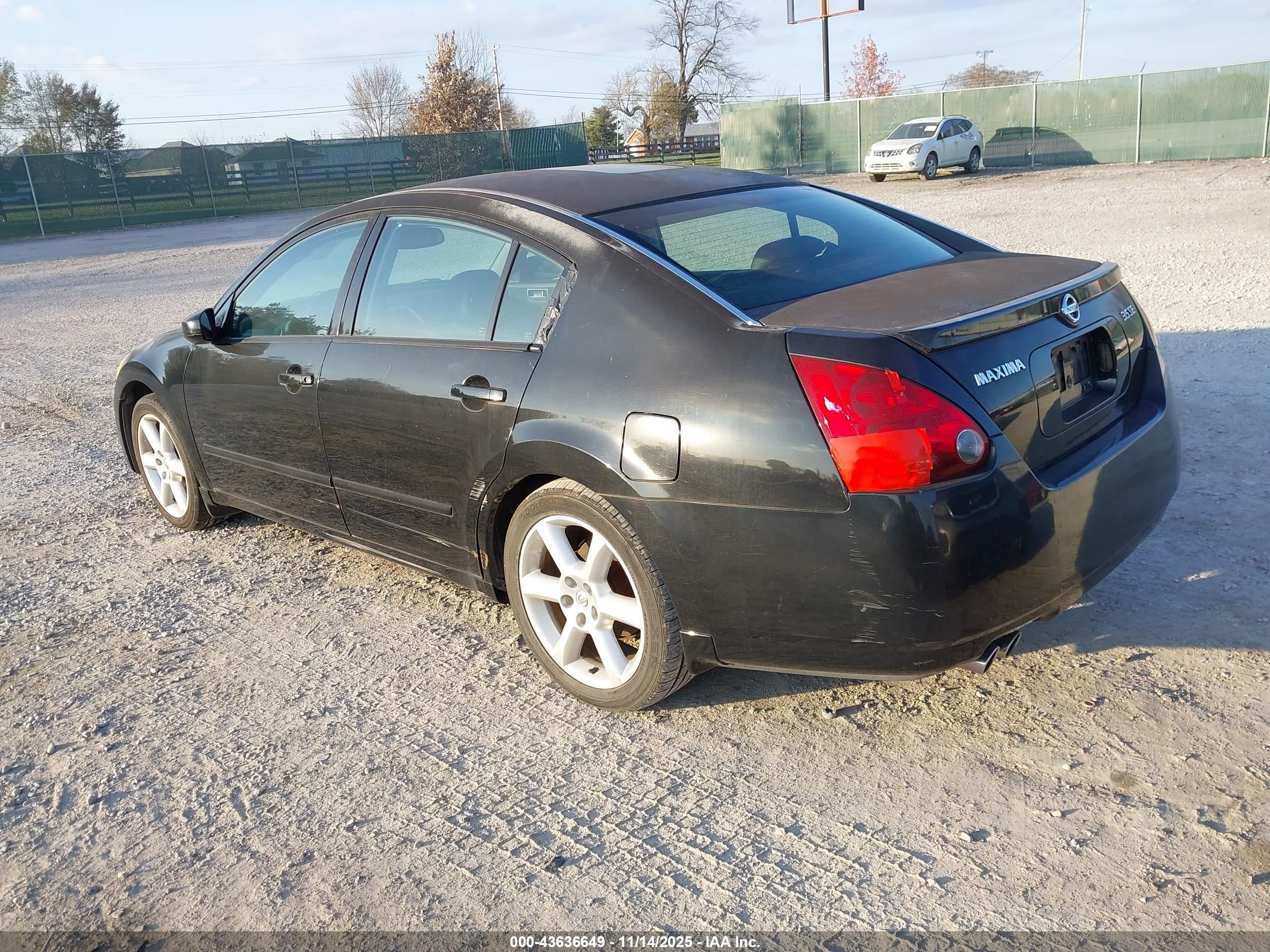 NISSAN MAXIMA image 3