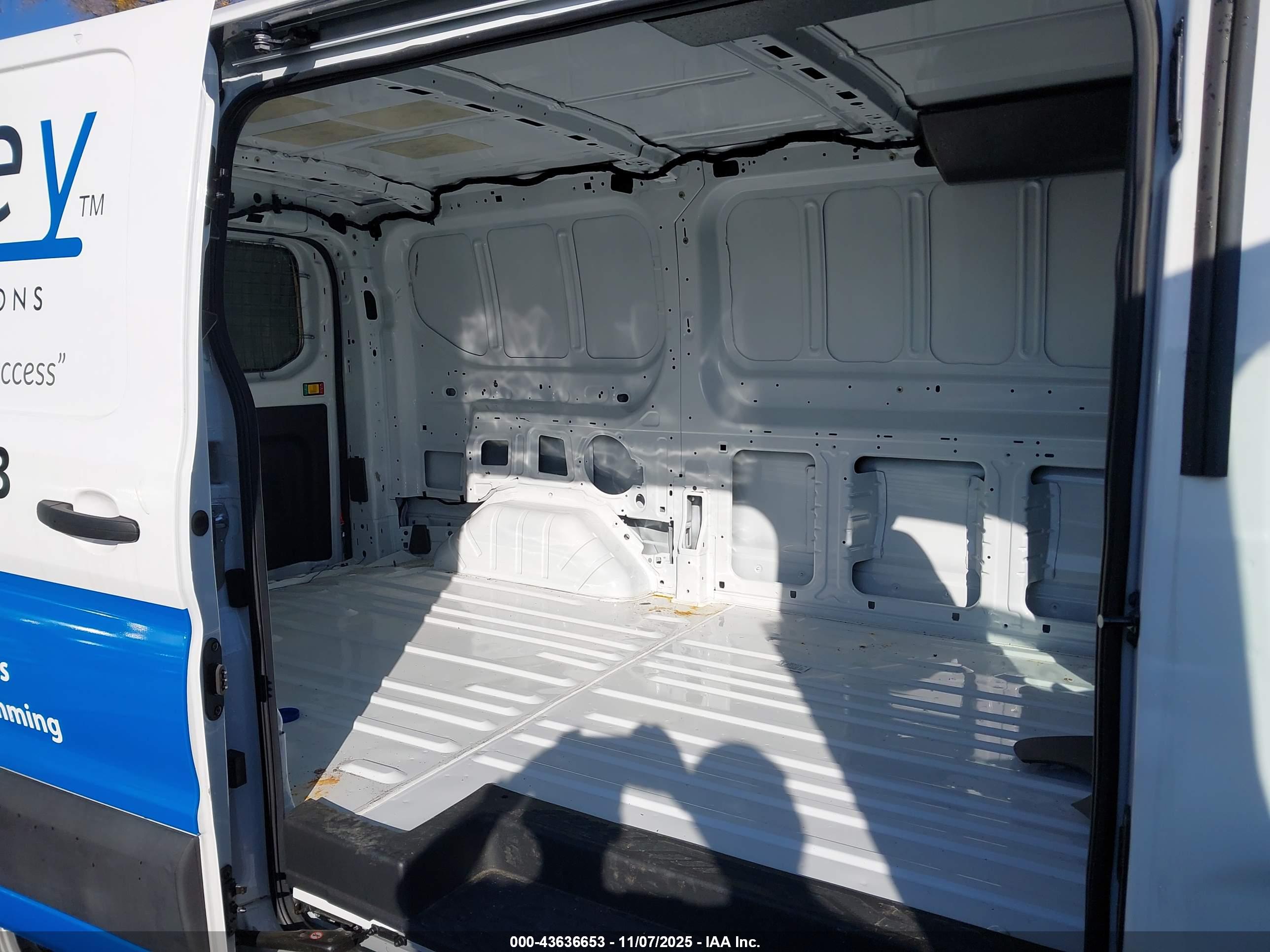 FORD TRANSIT-250 image 8