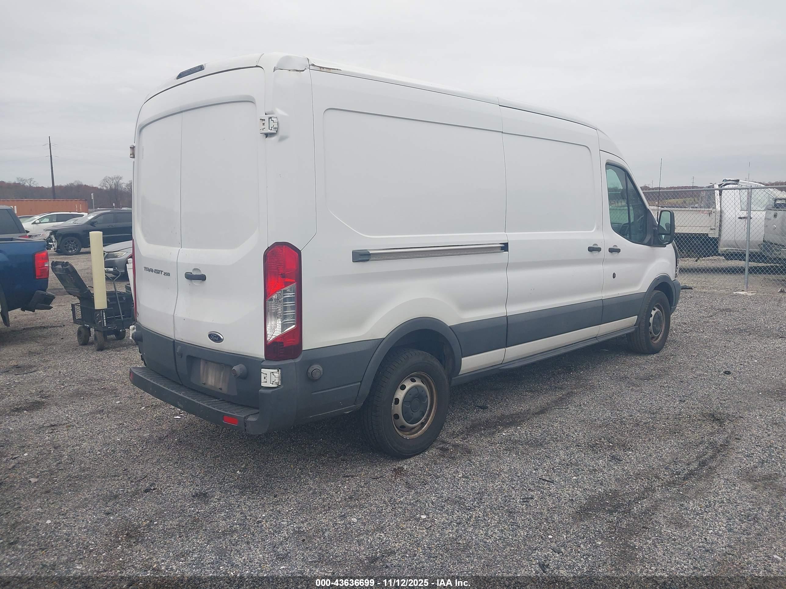 FORD TRANSIT-250 image 4
