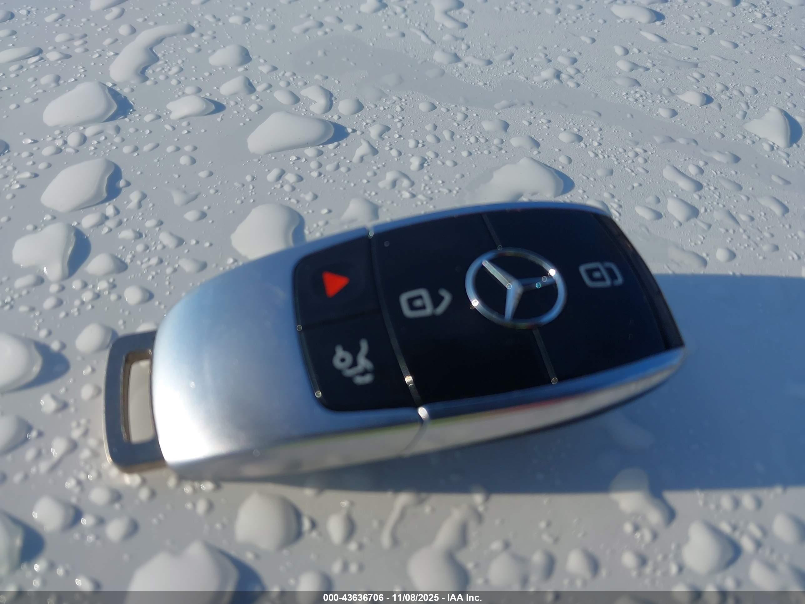 MERCEDES-BENZ E image 11