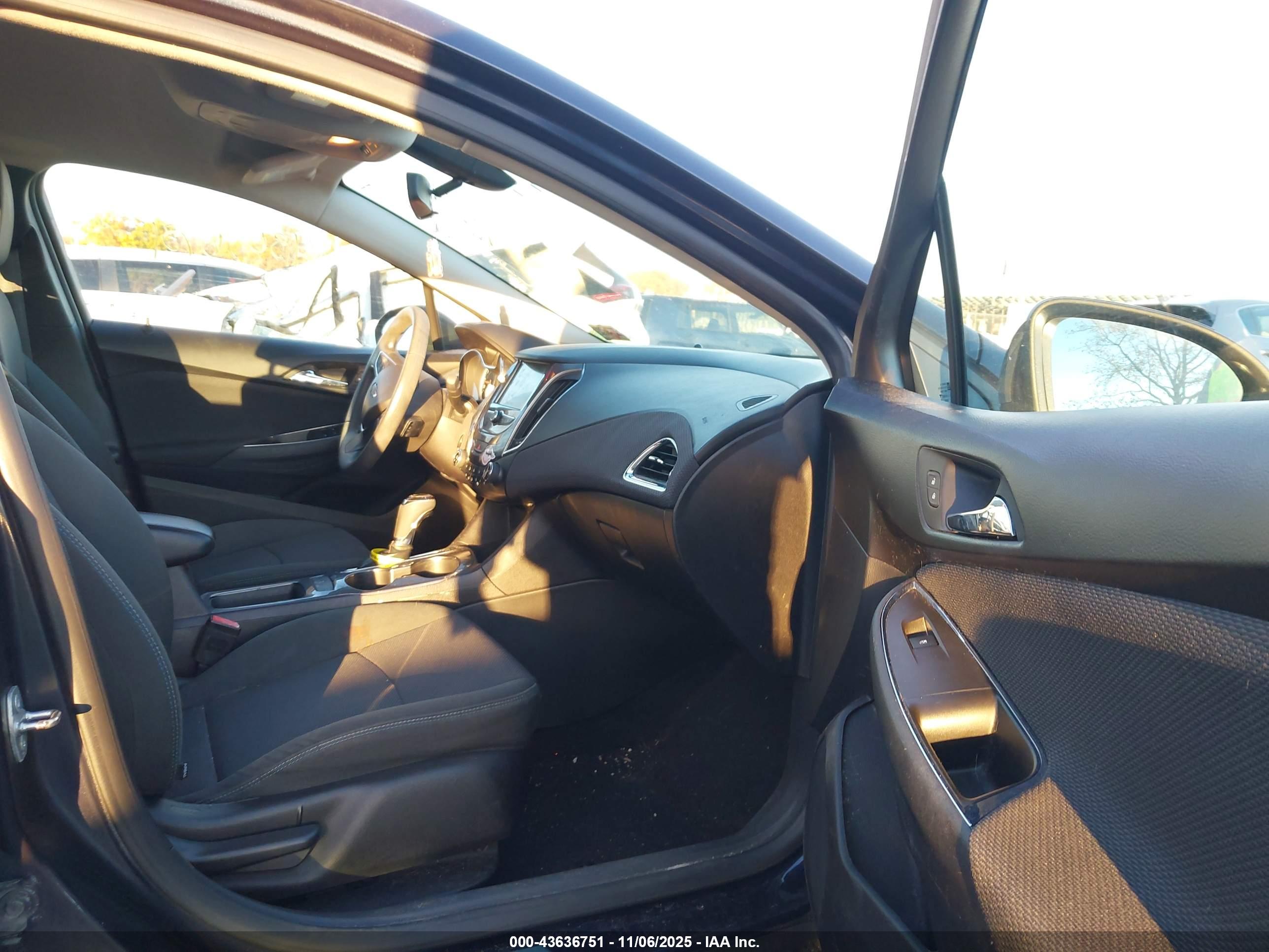 CHEVROLET CRUZE image 5