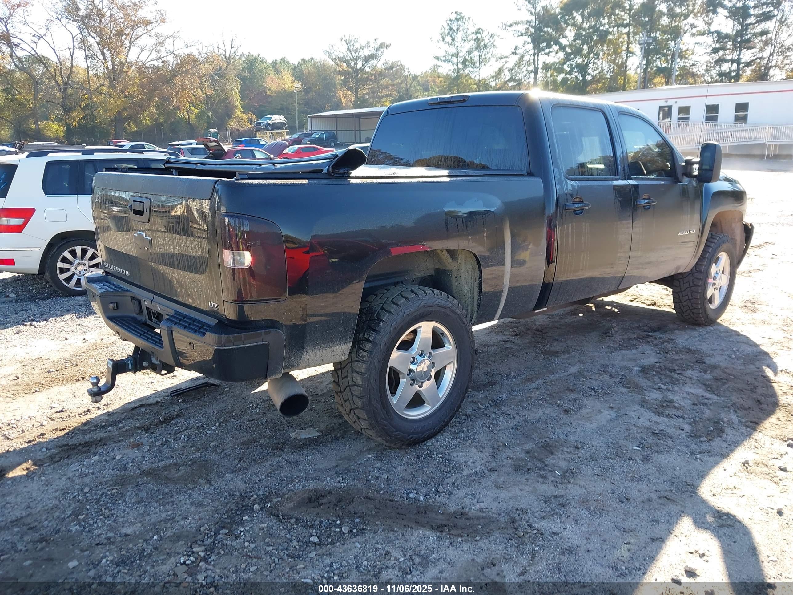 CHEVROLET SILVERADO image 4