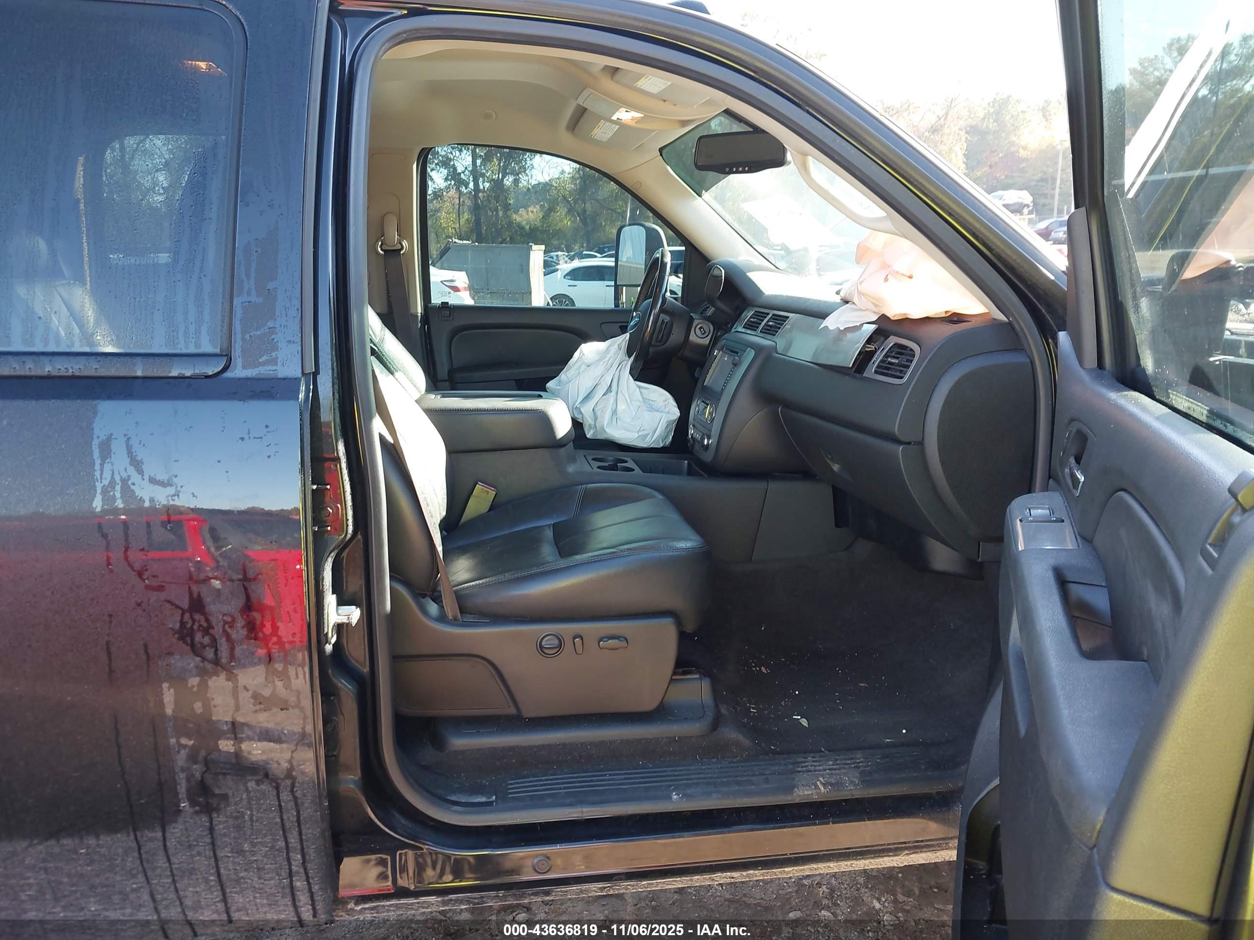 CHEVROLET SILVERADO image 5