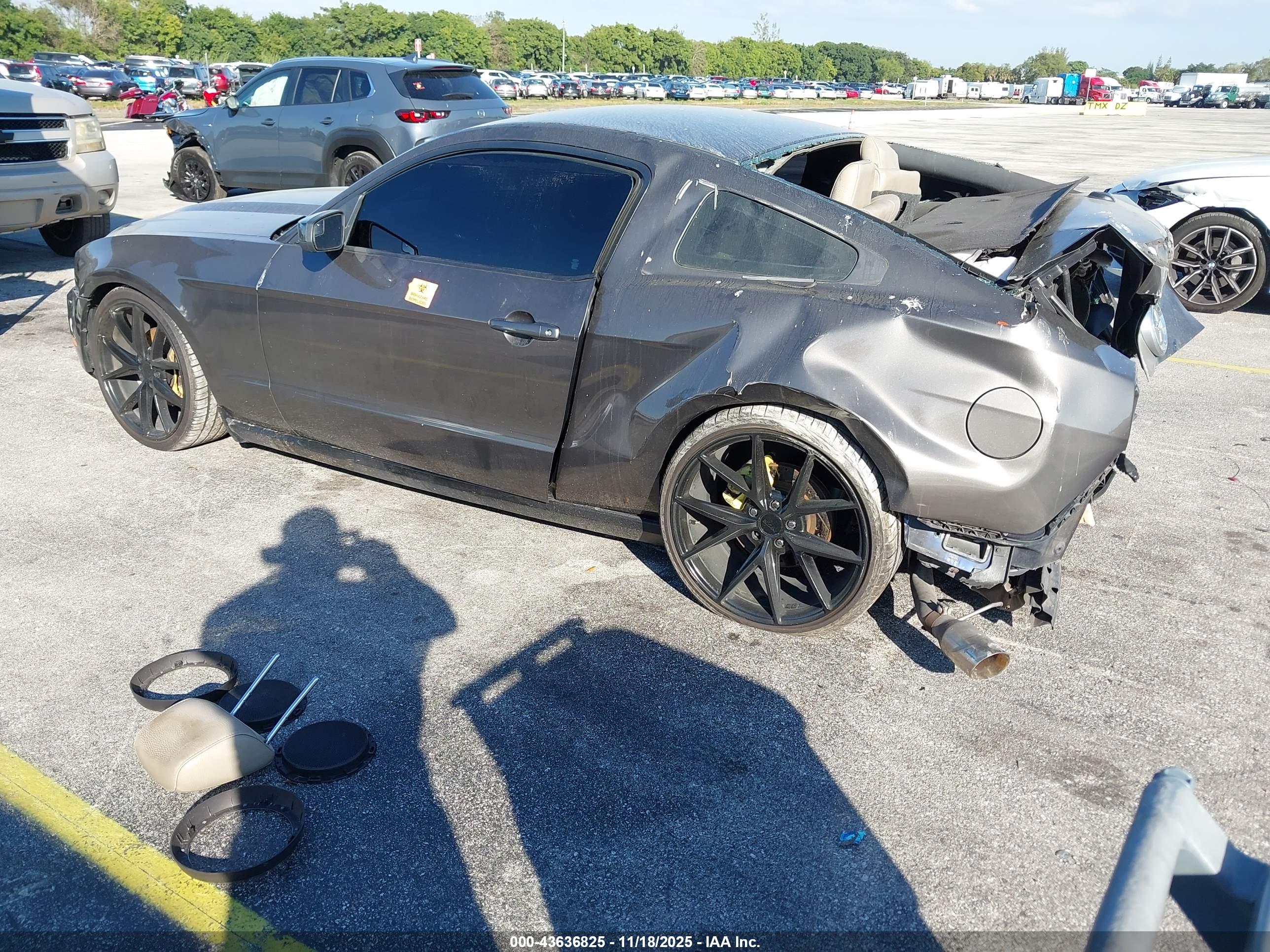 FORD MUSTANG image 3