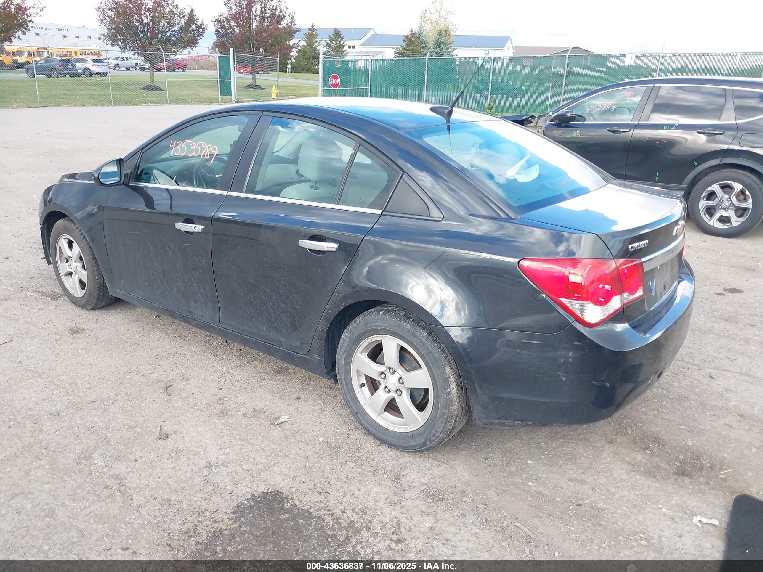 CHEVROLET CRUZE image 3