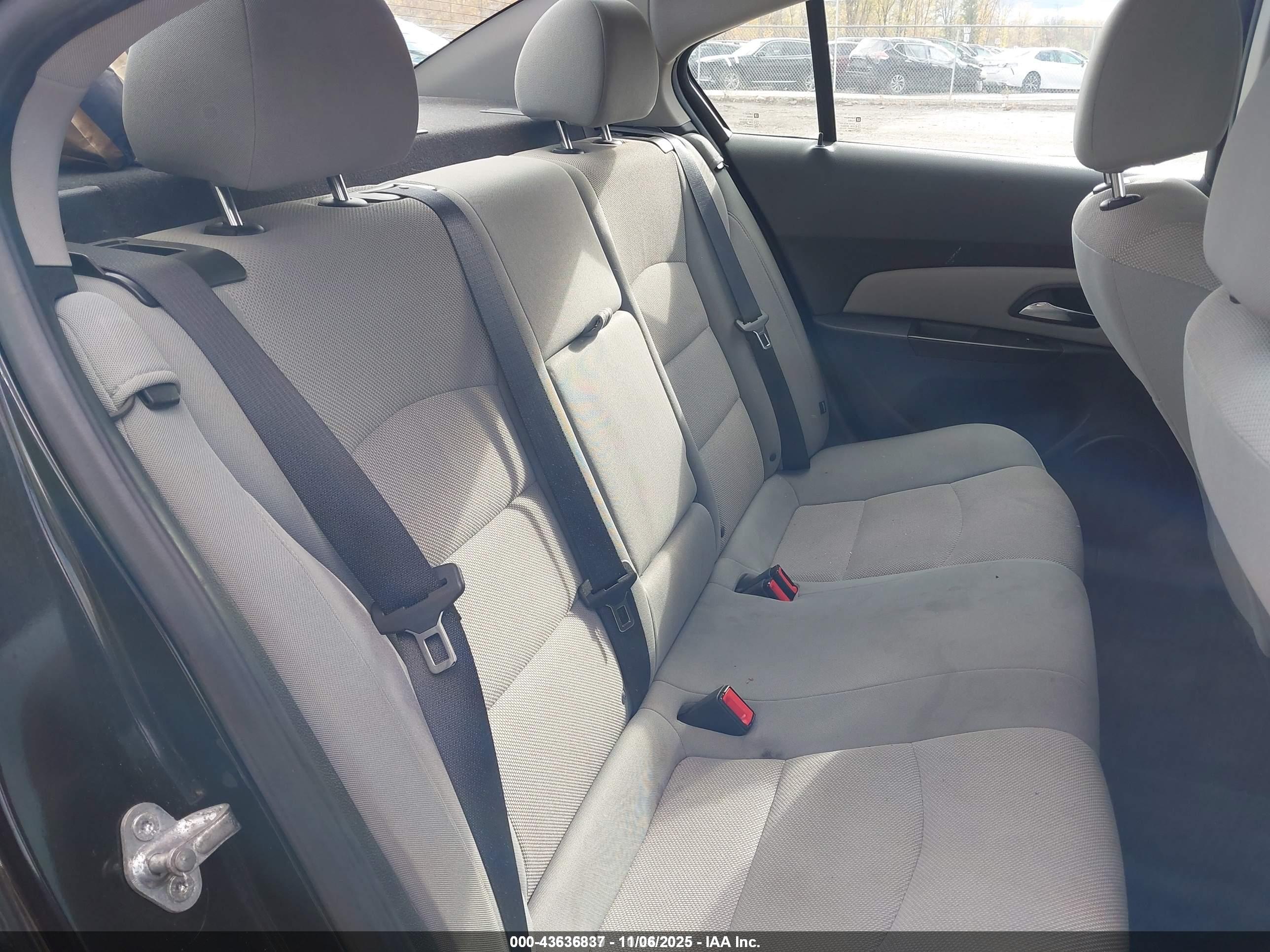 CHEVROLET CRUZE image 8