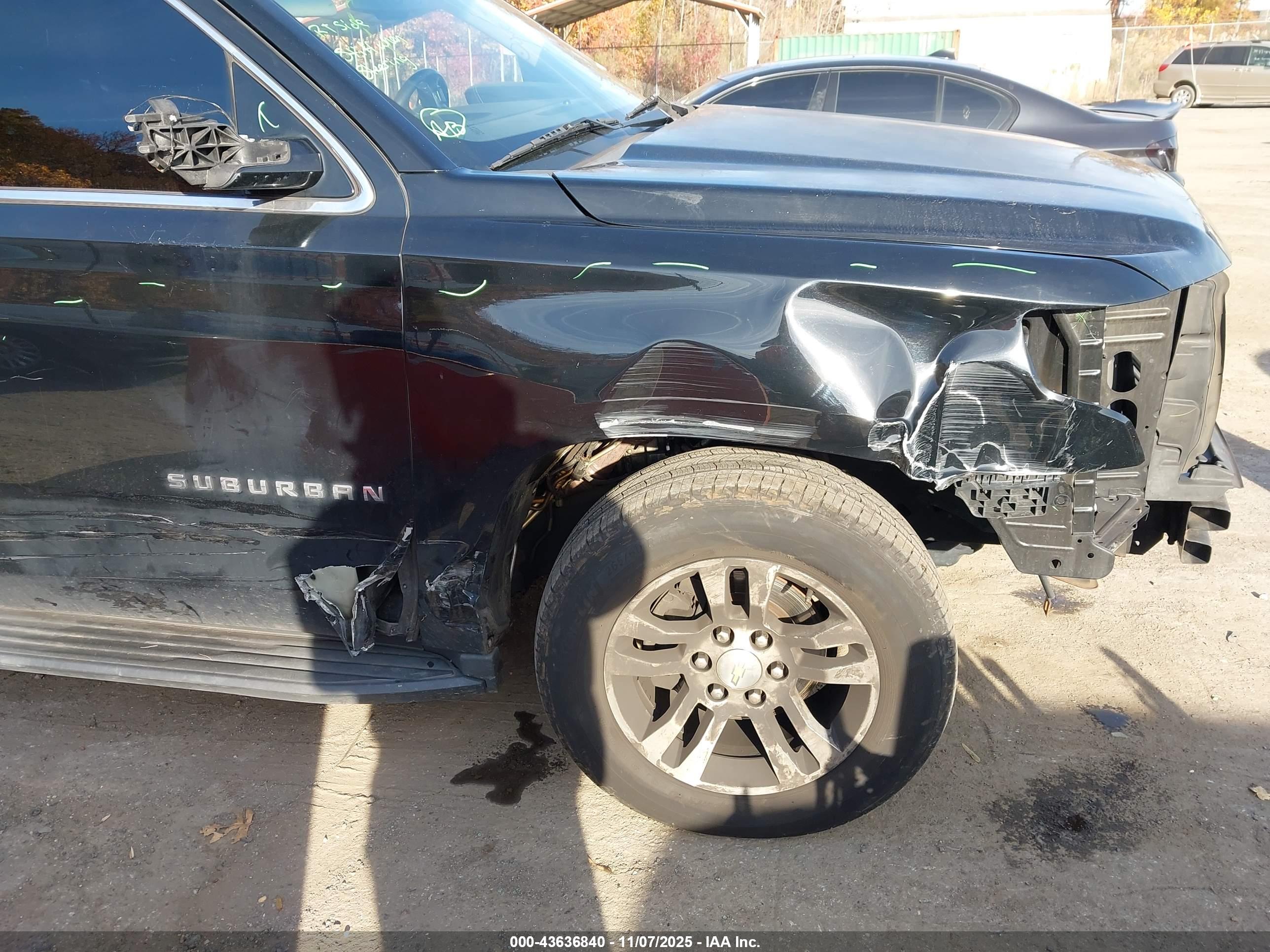 CHEVROLET SUBURBAN image 6