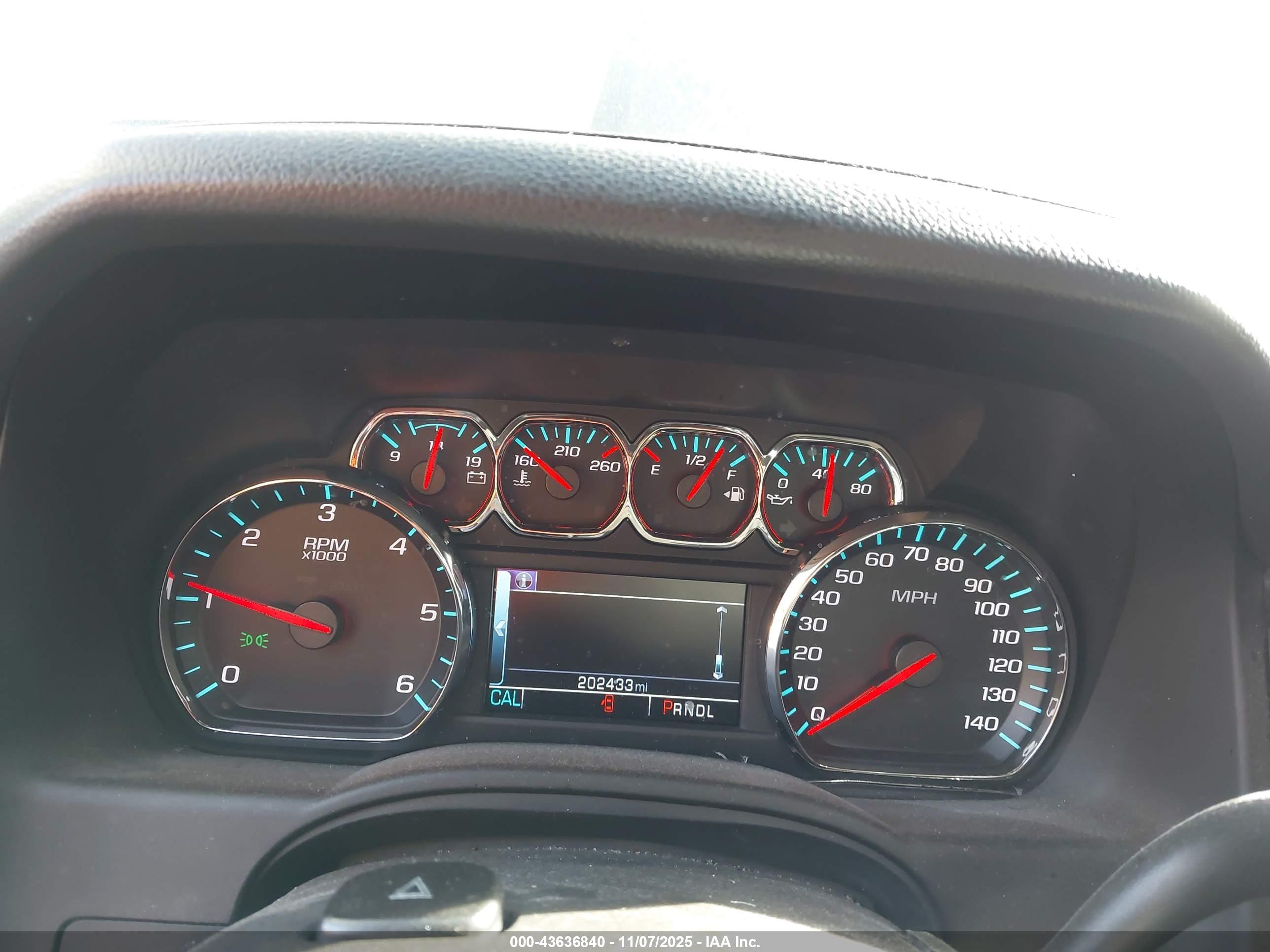 CHEVROLET SUBURBAN image 7