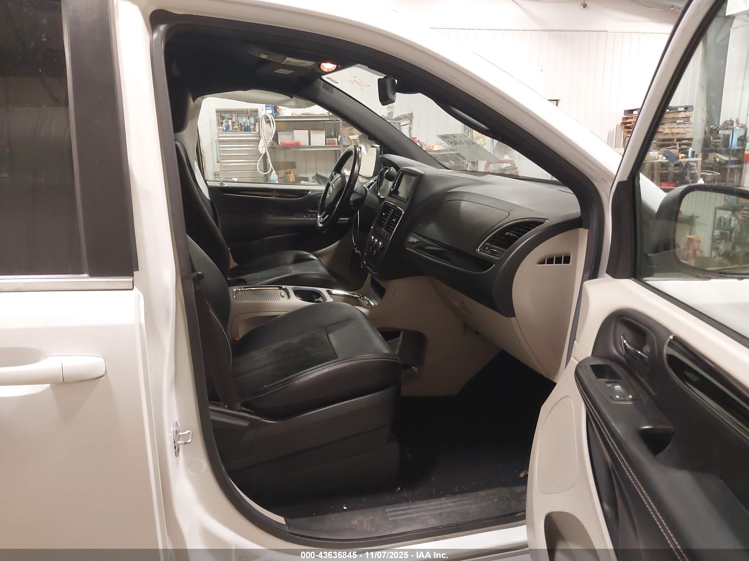 DODGE GRAND image 5