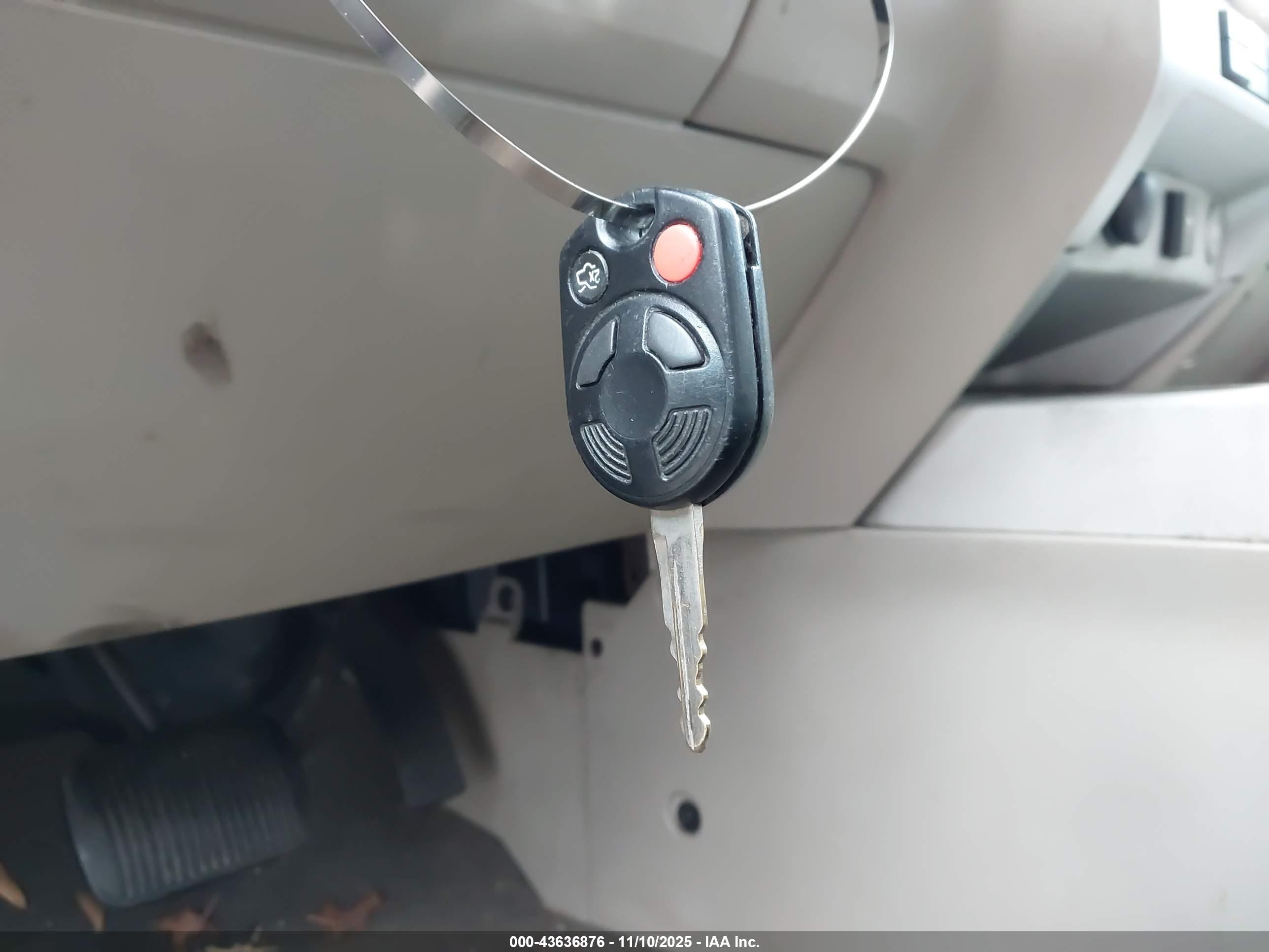 FORD ESCAPE image 11