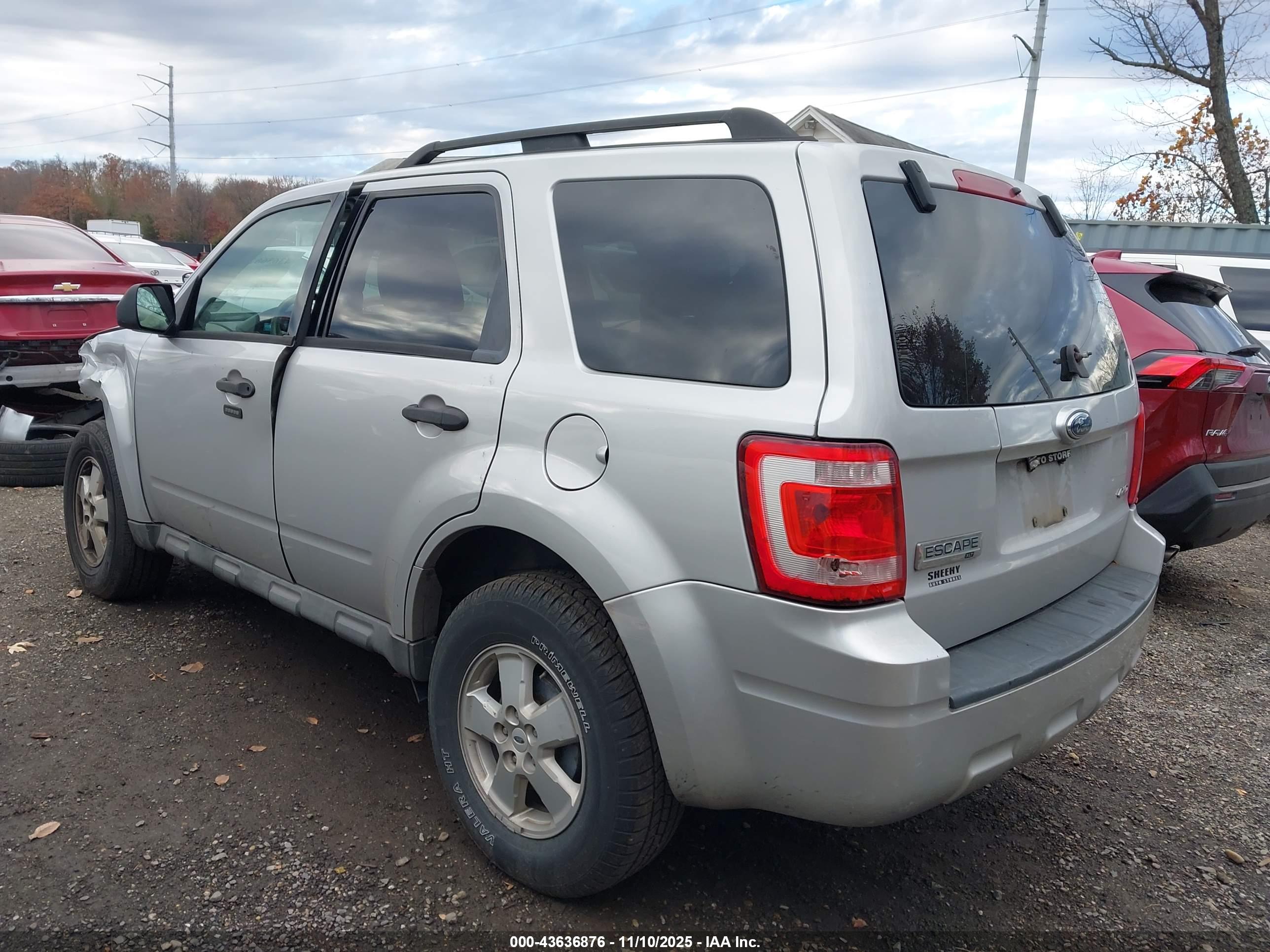 FORD ESCAPE image 3