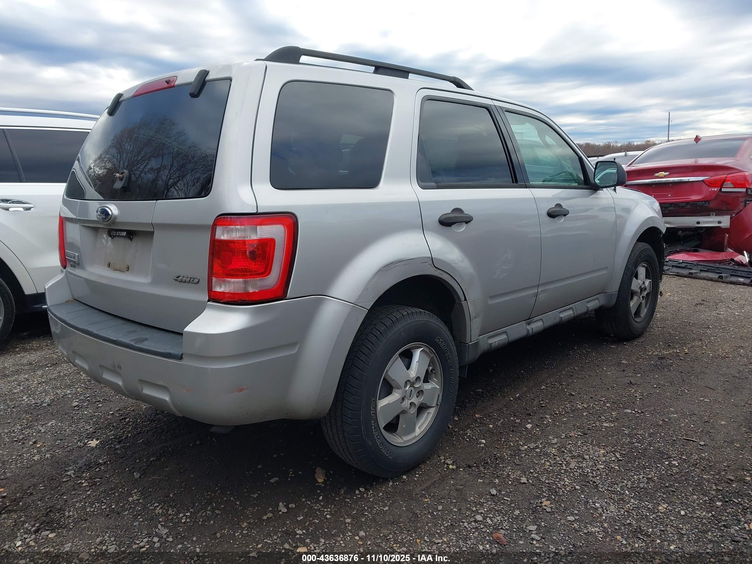 FORD ESCAPE image 4