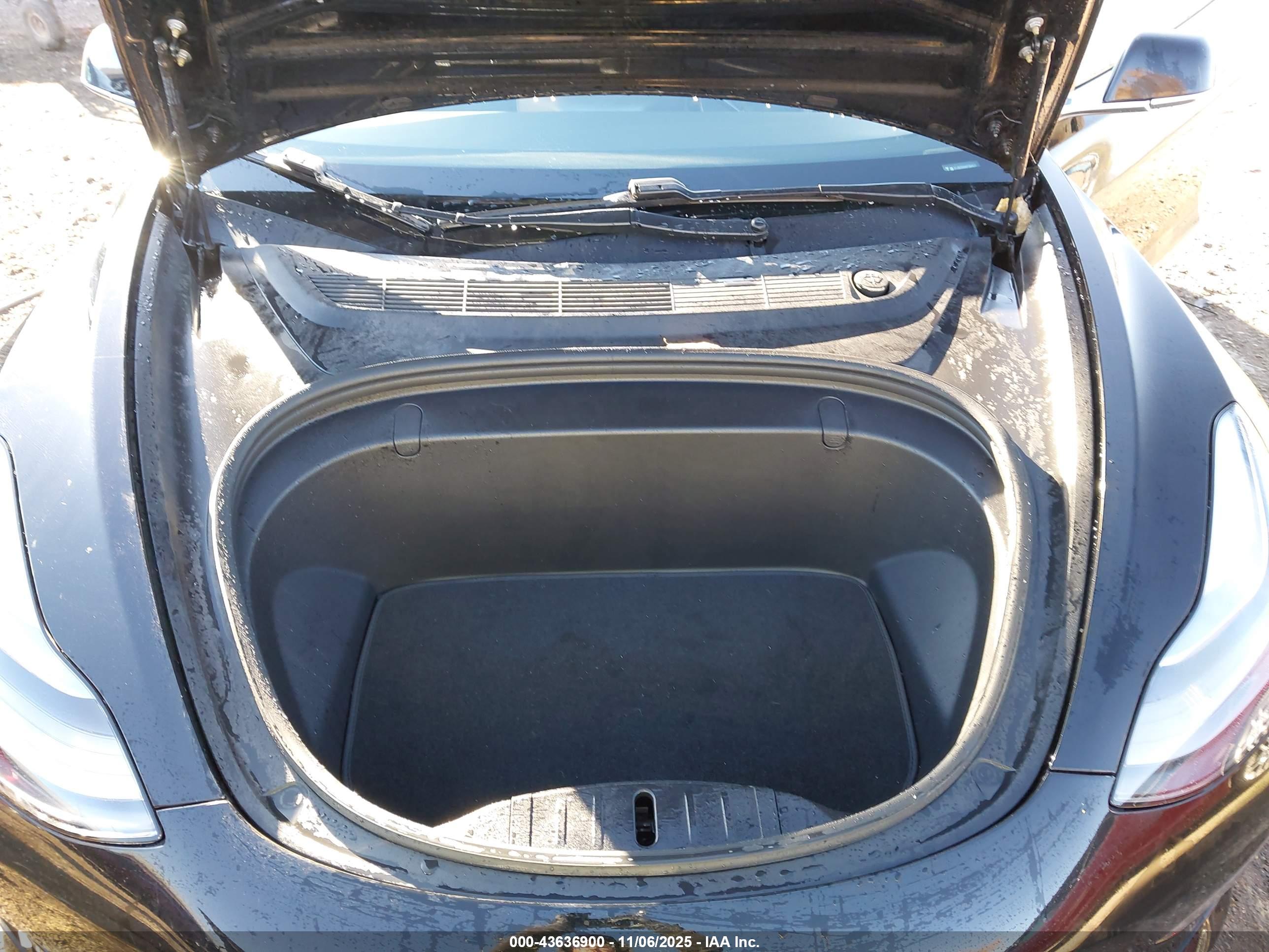 TESLA MODEL image 10