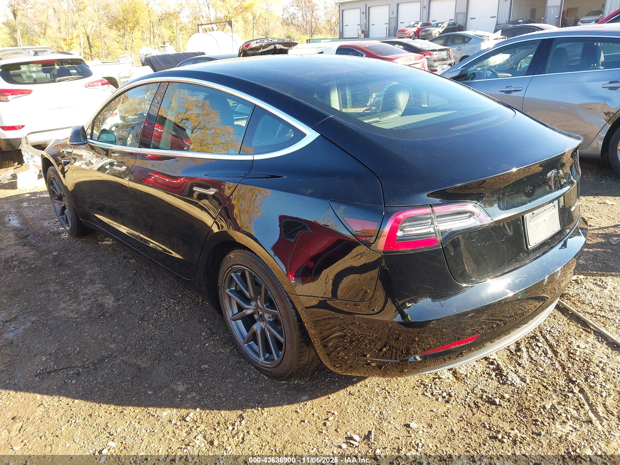 TESLA MODEL image 3