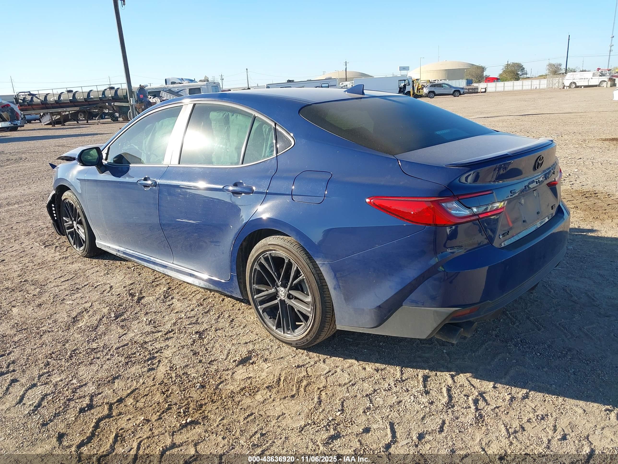TOYOTA CAMRY image 3