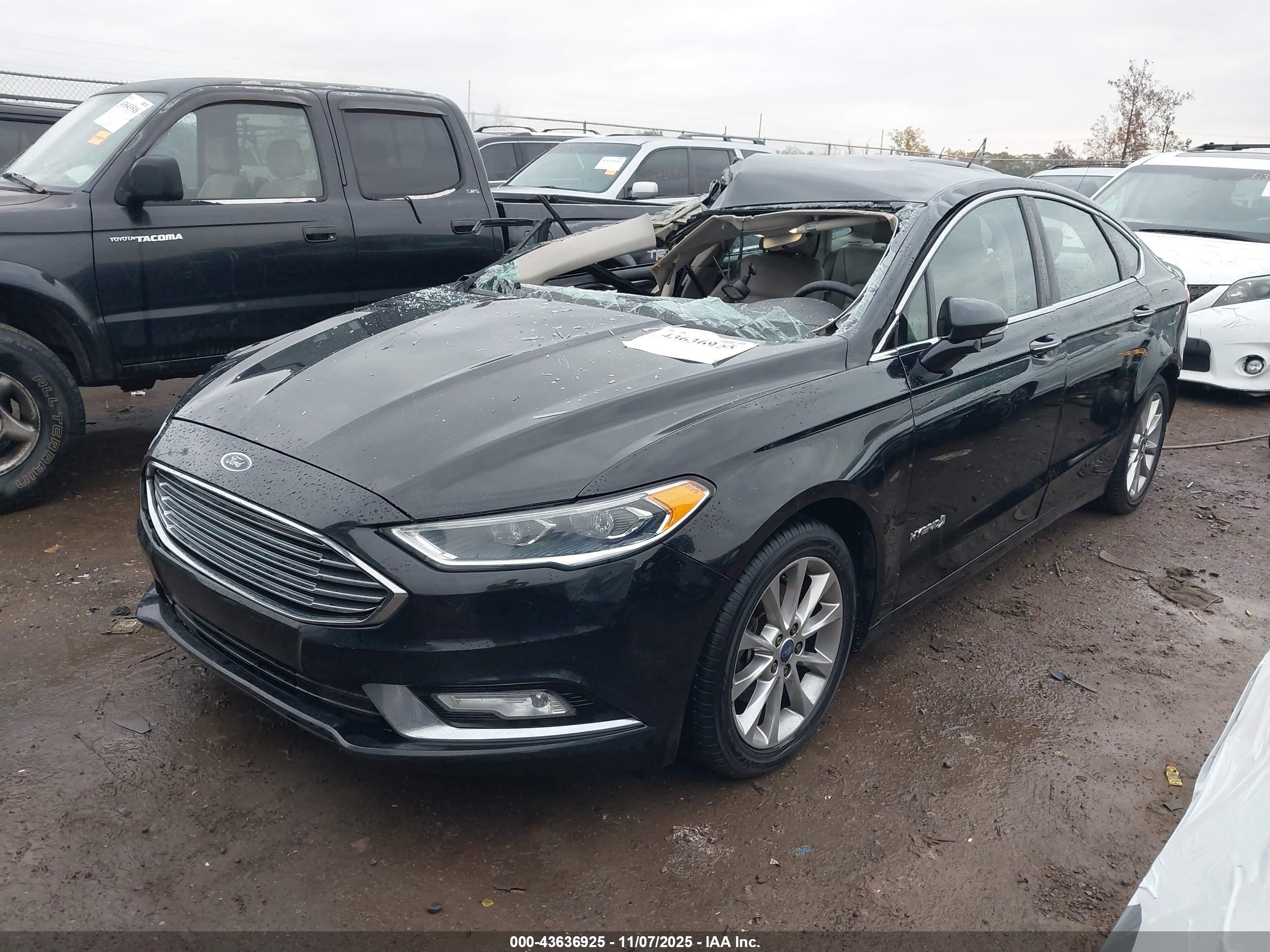 FORD FUSION image 2