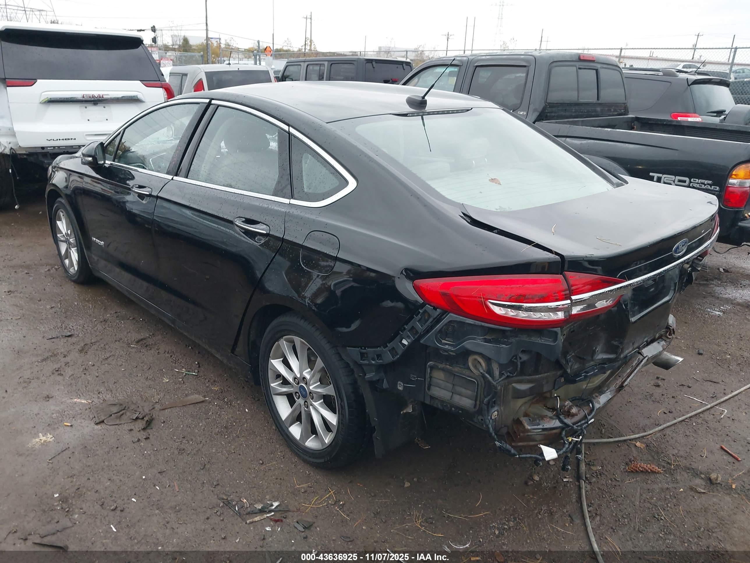 FORD FUSION image 3