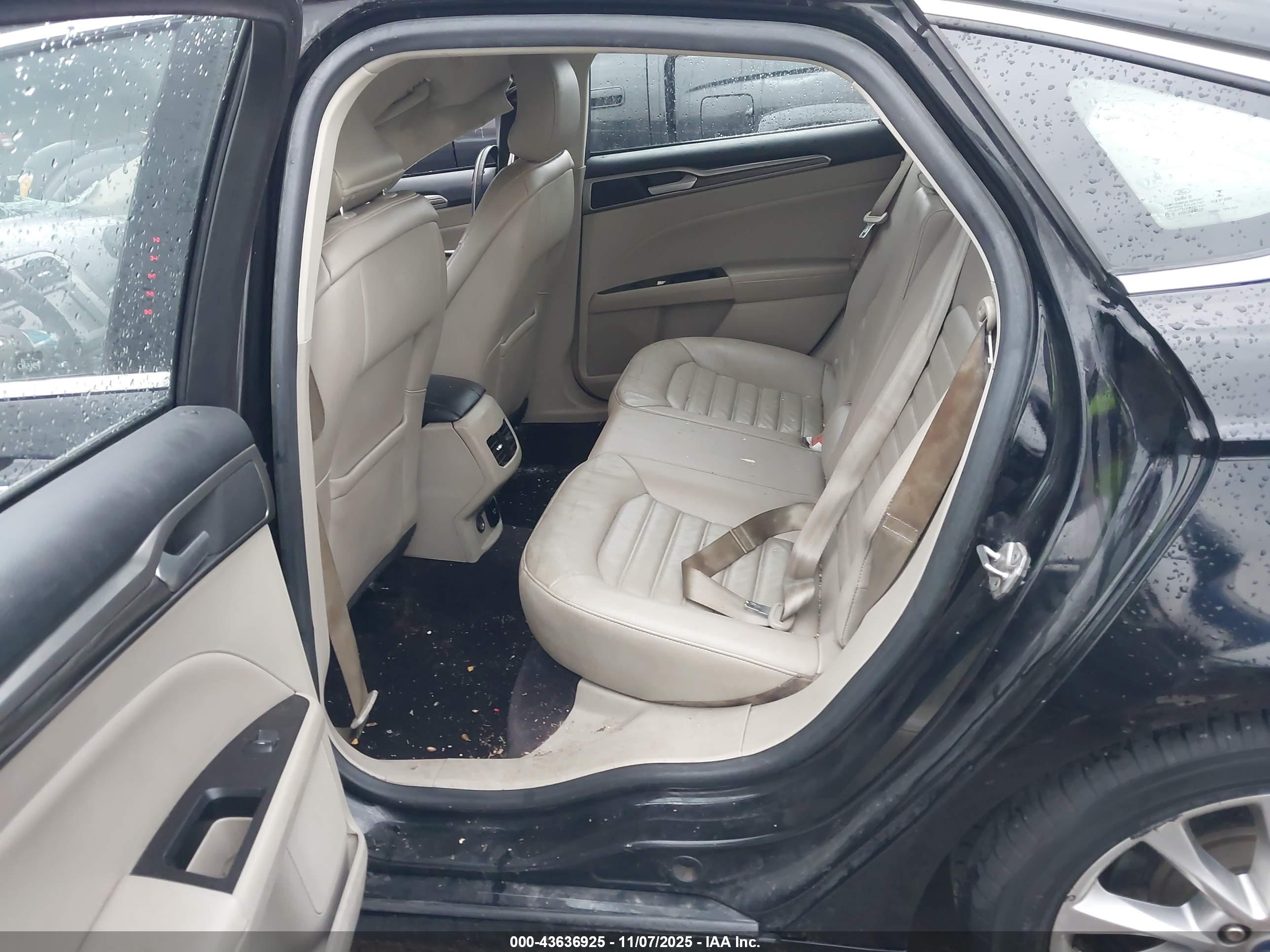 FORD FUSION image 8