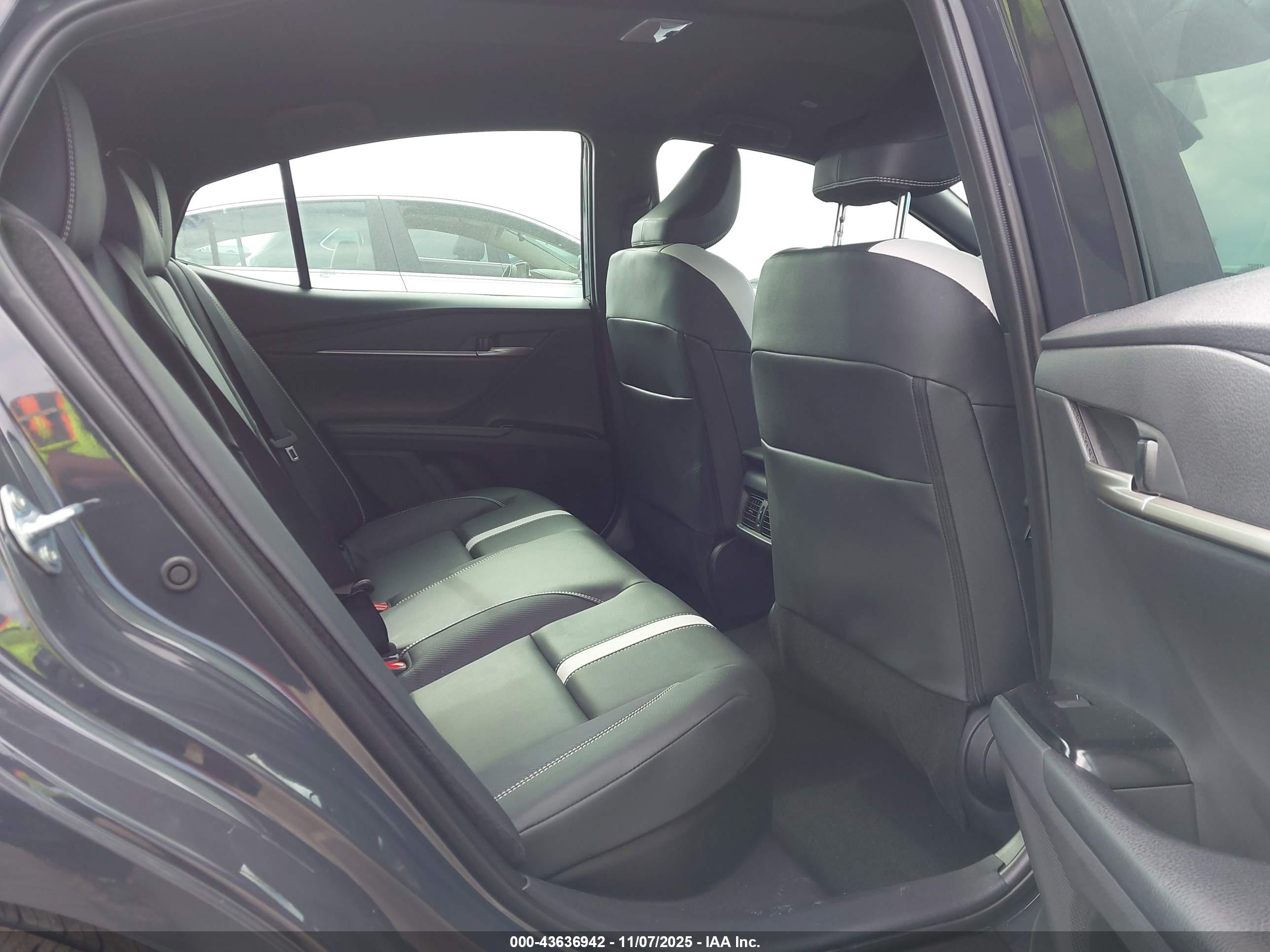 TOYOTA CAMRY image 8