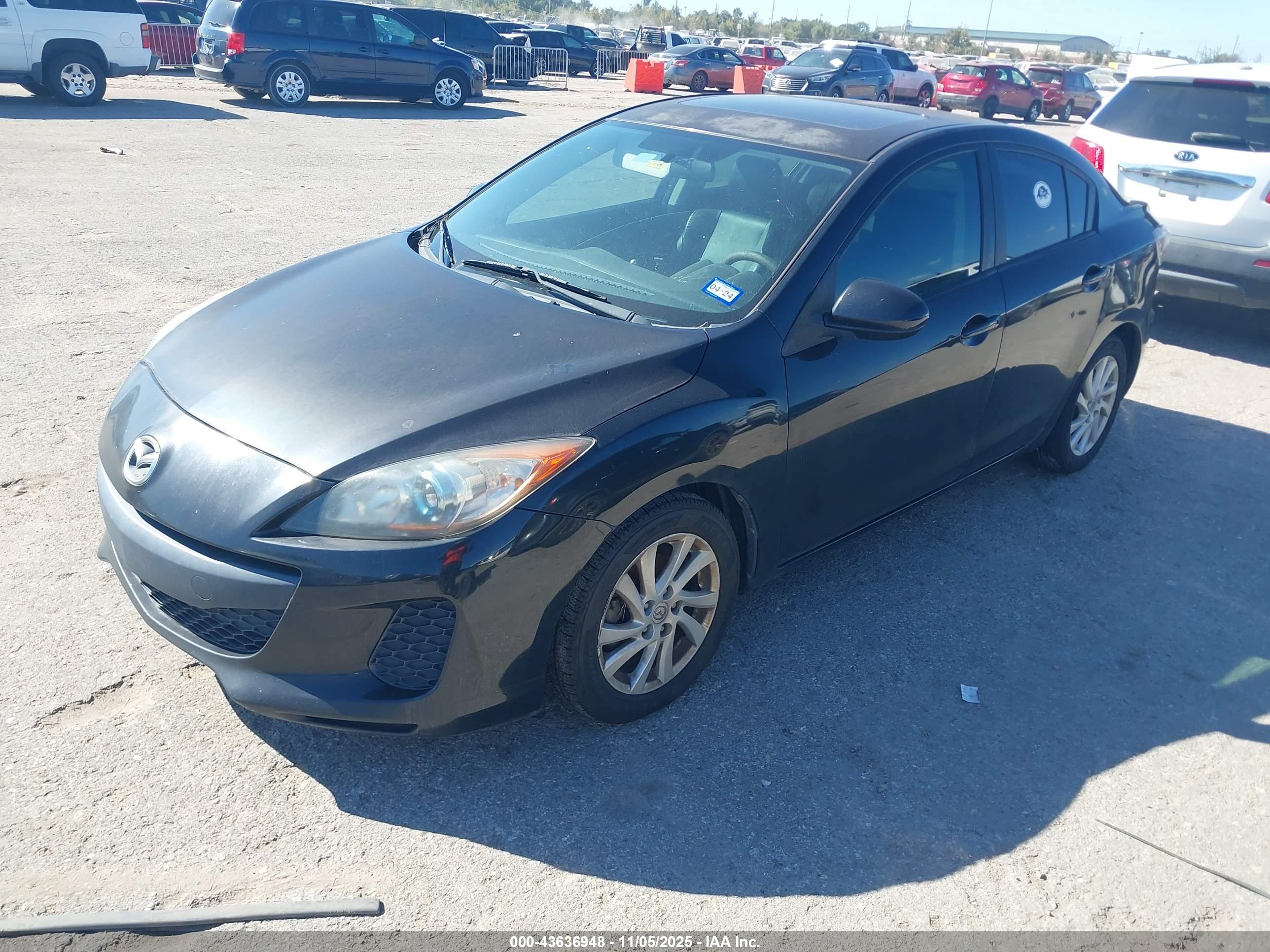 MAZDA MAZDA3 image 2