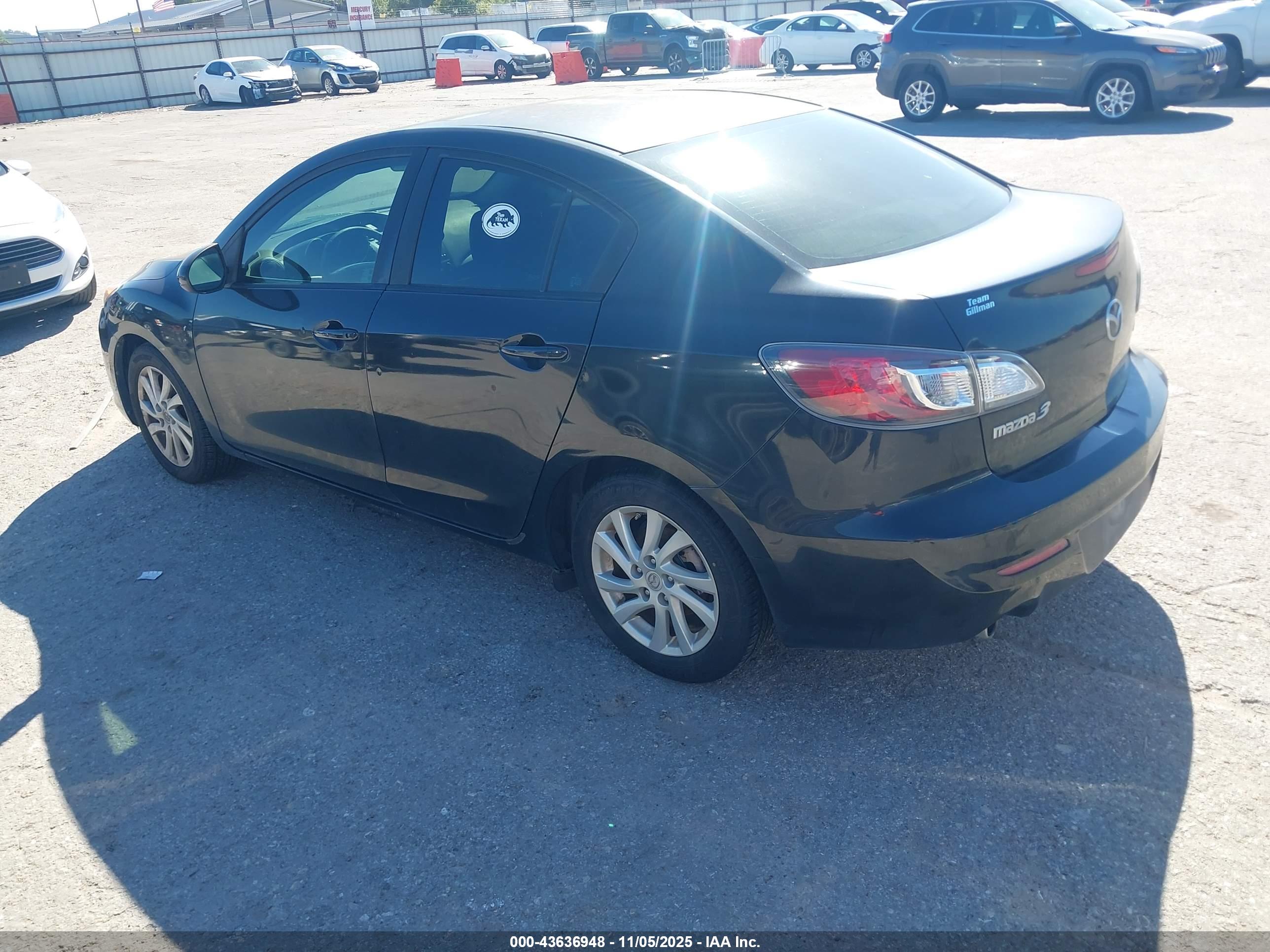 MAZDA MAZDA3 image 3