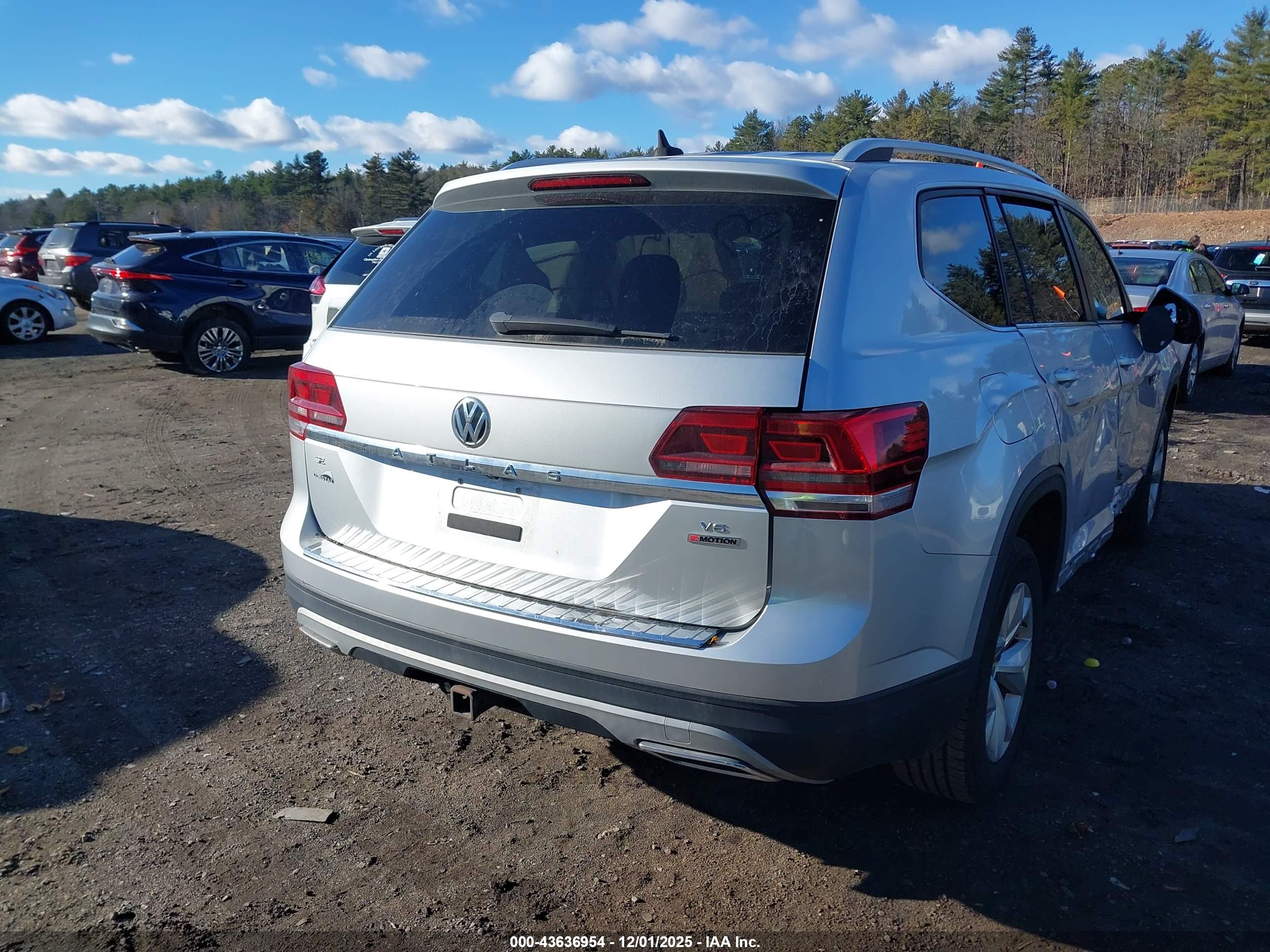 VOLKSWAGEN ATLAS image 4
