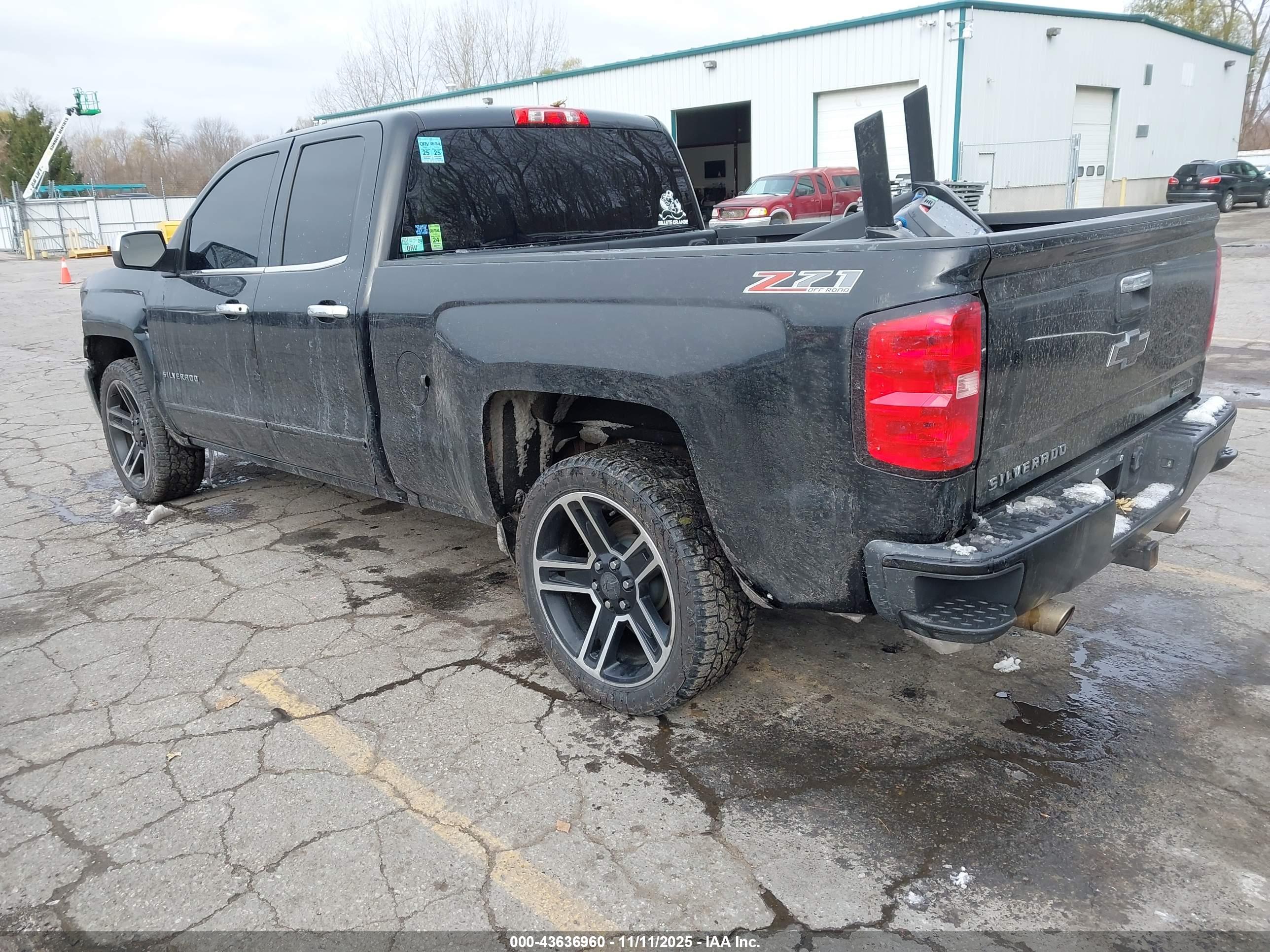 CHEVROLET SILVERADO image 3