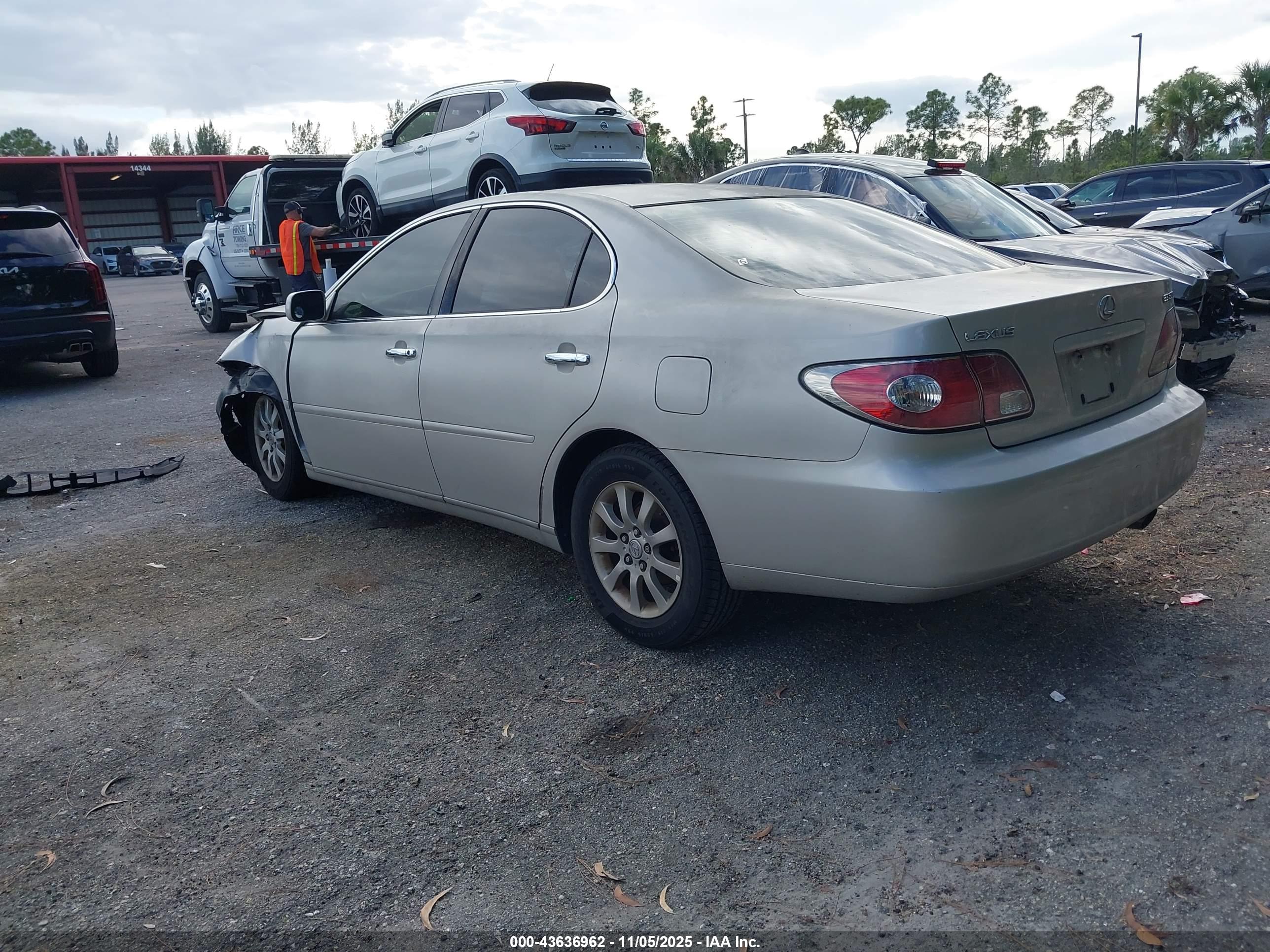 LEXUS ES image 3