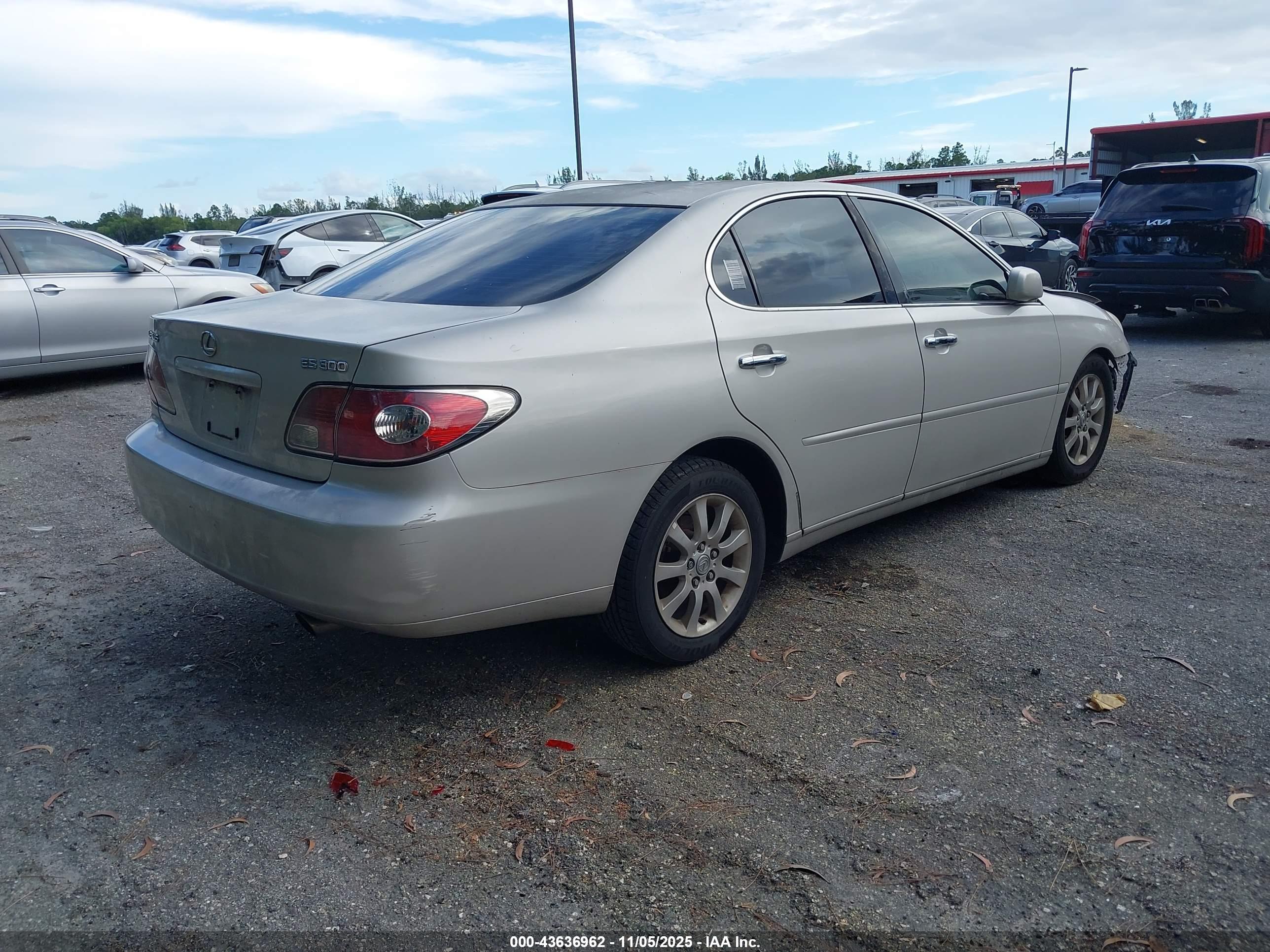 LEXUS ES image 4