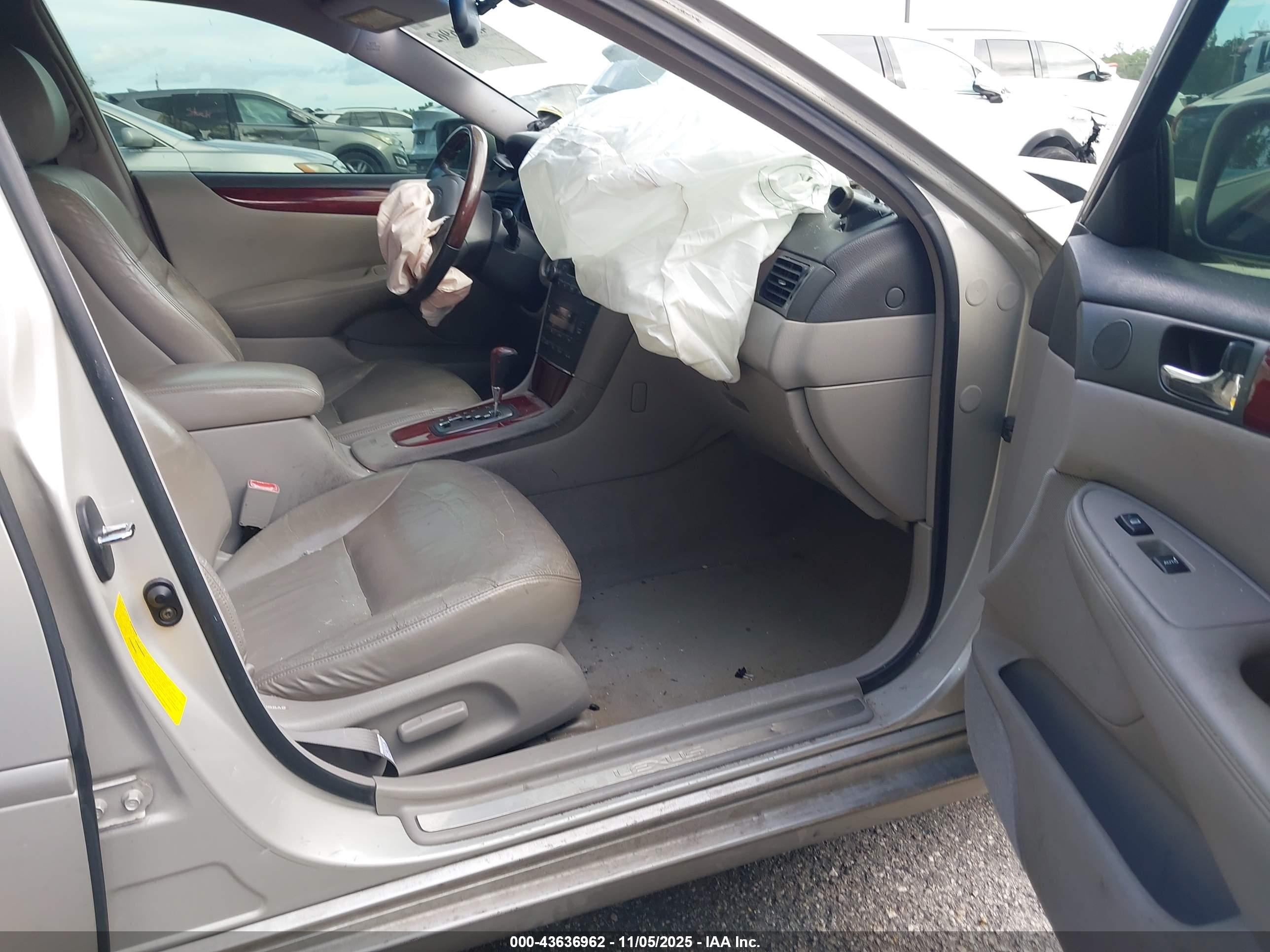 LEXUS ES image 5