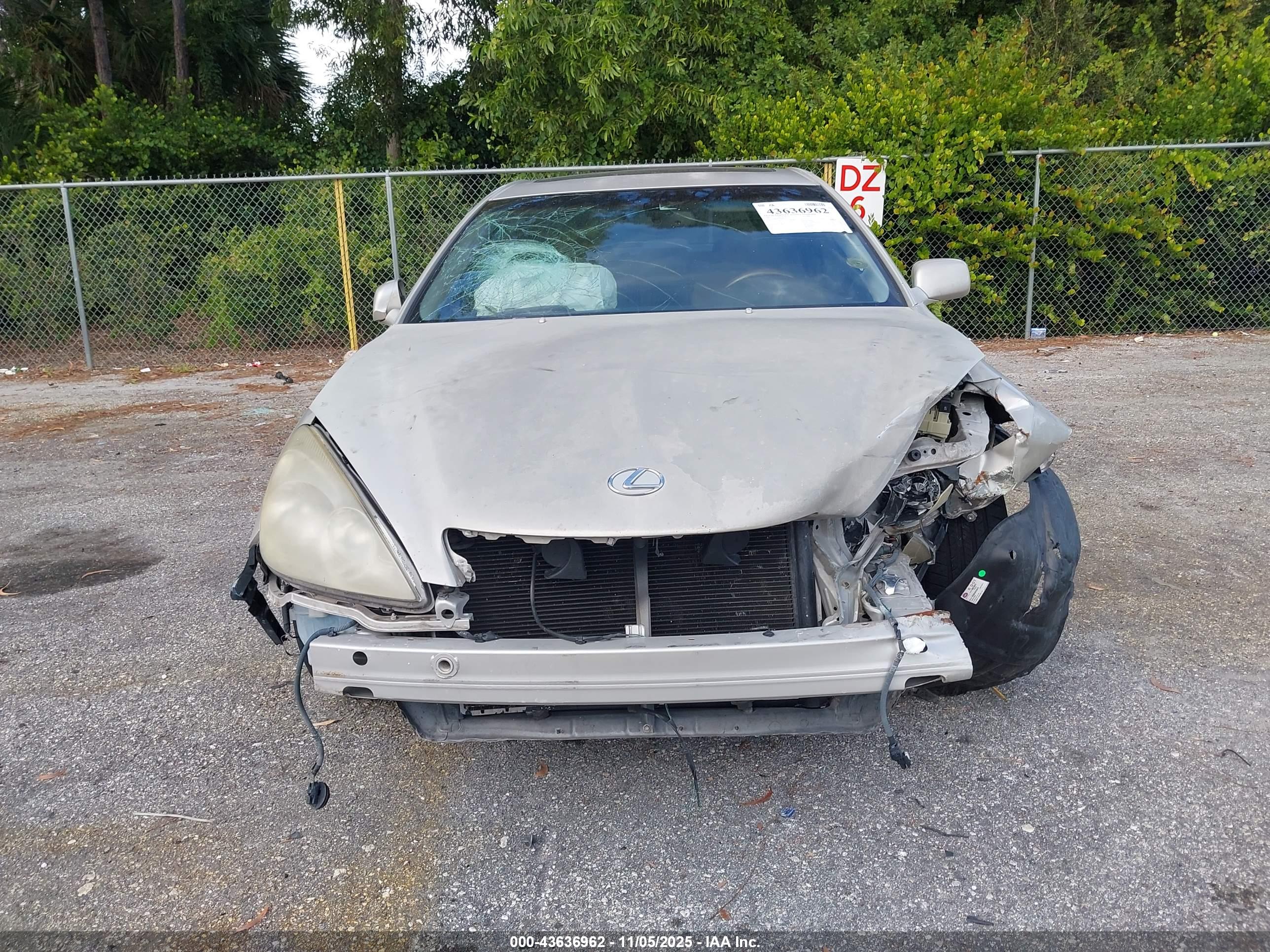 LEXUS ES image 6